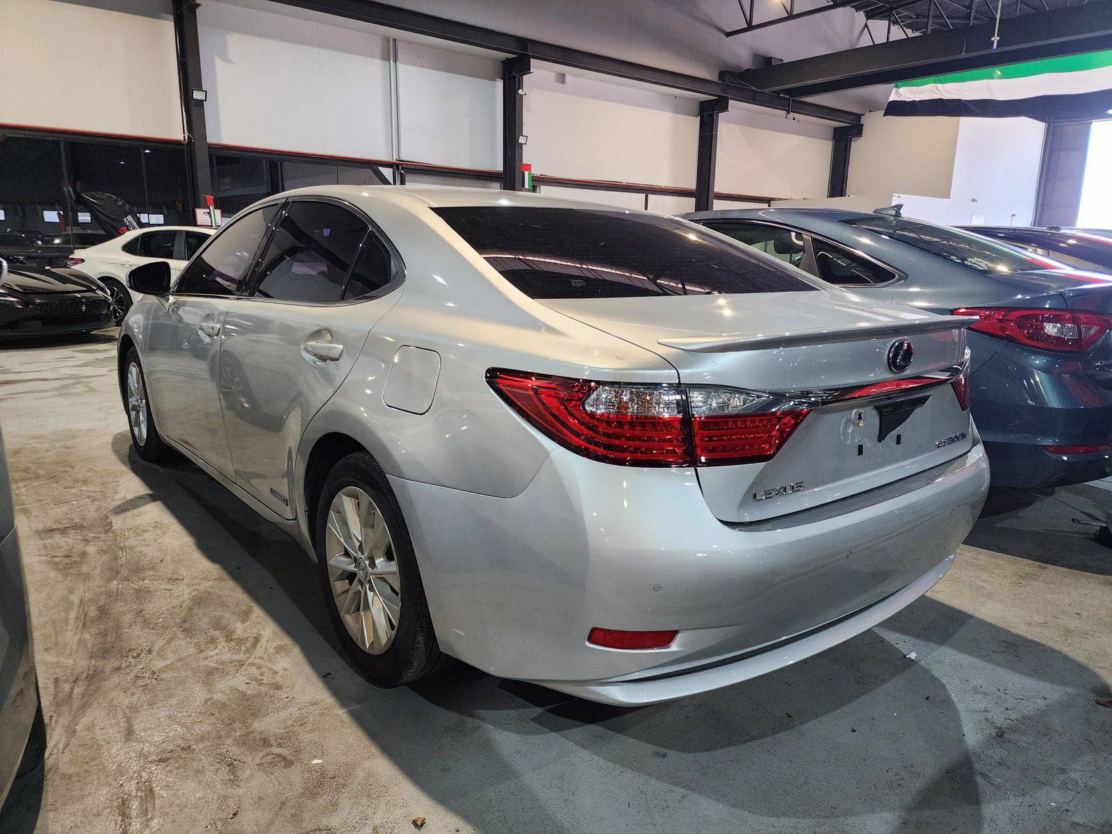 2013 LEXUS ES 300H — 146267 KM — Lot 215487 — Souq - Marhaba Auctions Used Cars - Image 5