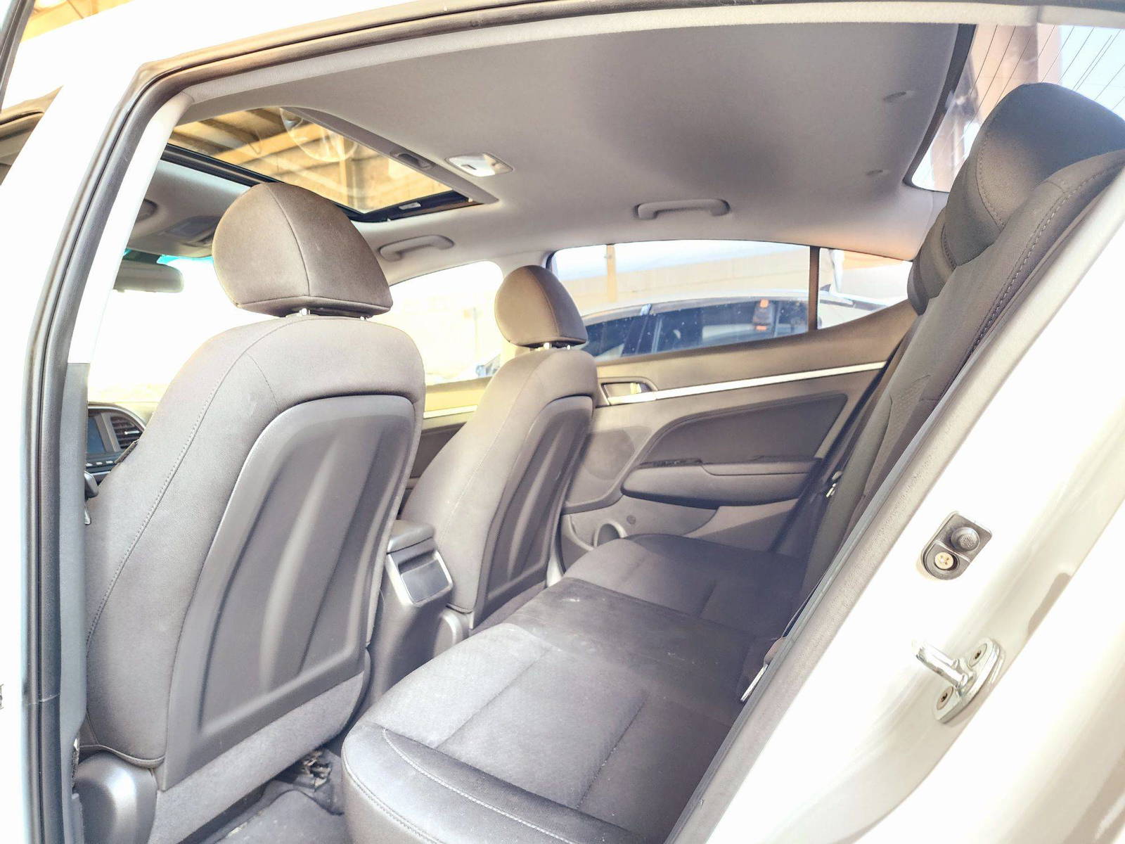 2020 HYUNDAI ELANTRA — 134699 KM — Lot 12094142 — Souq - Marhaba Auctions Used Cars - Image 6