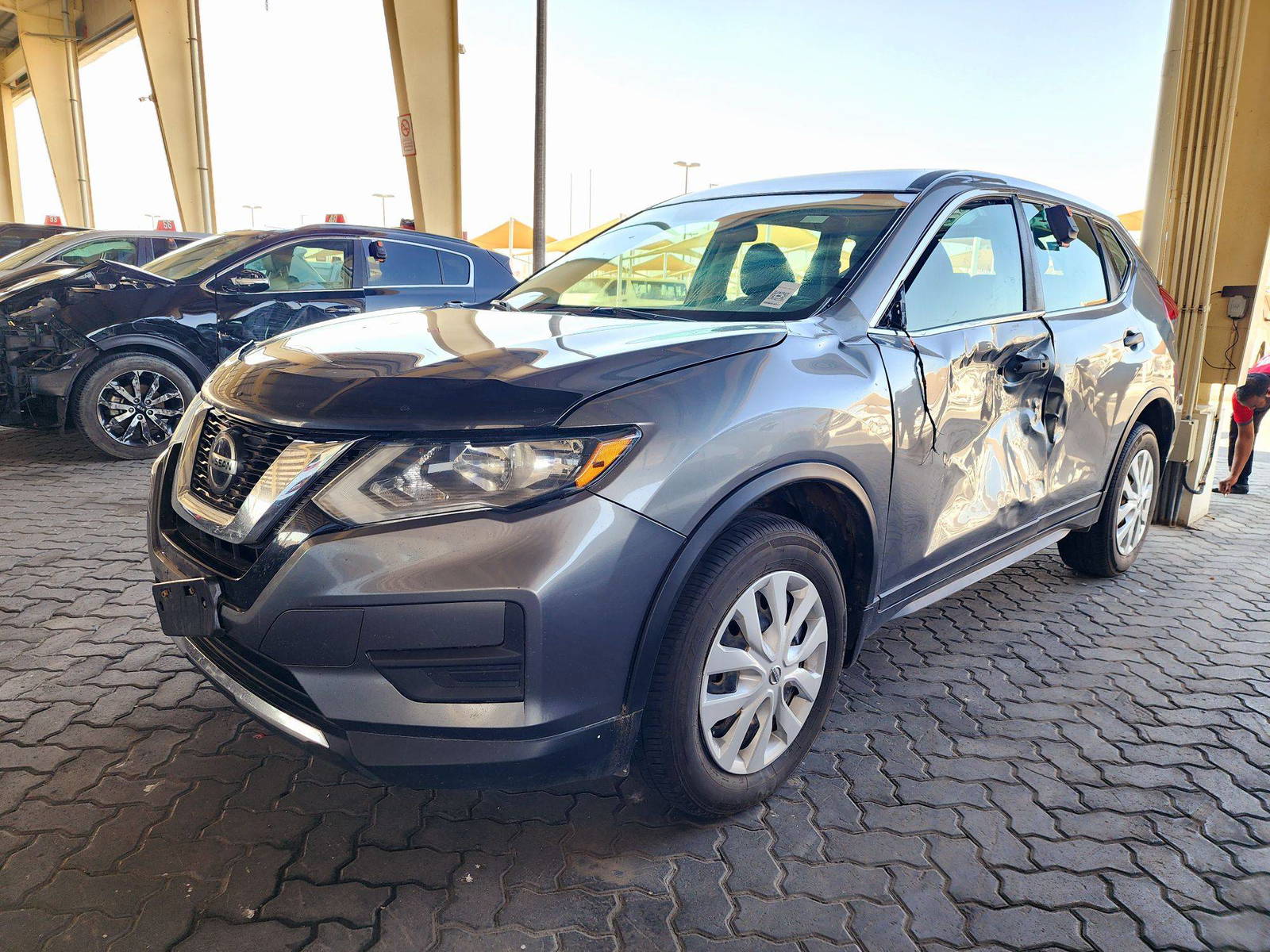 2018 NISSAN ROGUE — 192196 KM — Lot 22885 — Souq - Marhaba Auctions Used Cars - Image 4