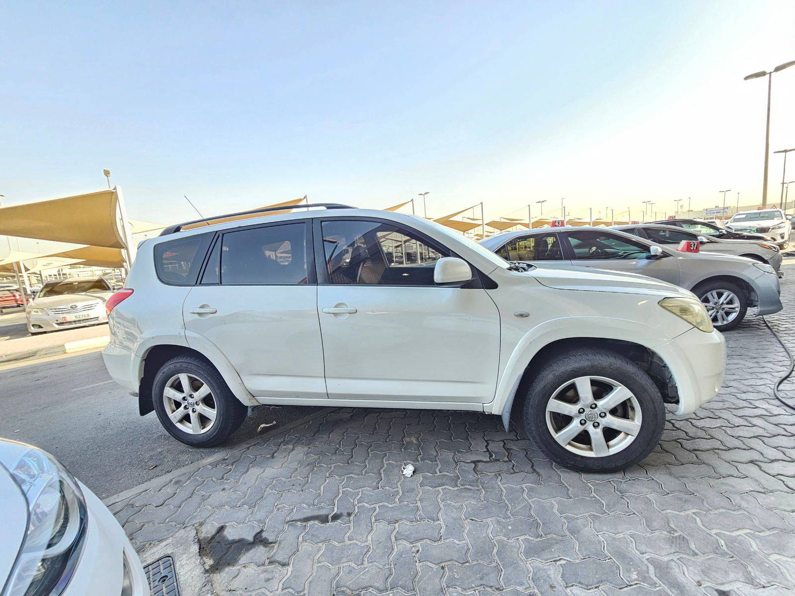 2008 TOYOTA RAV4 — 526850 KM — Lot 31VX85137681 — Souq - Marhaba Auctions Used Cars - Image 4