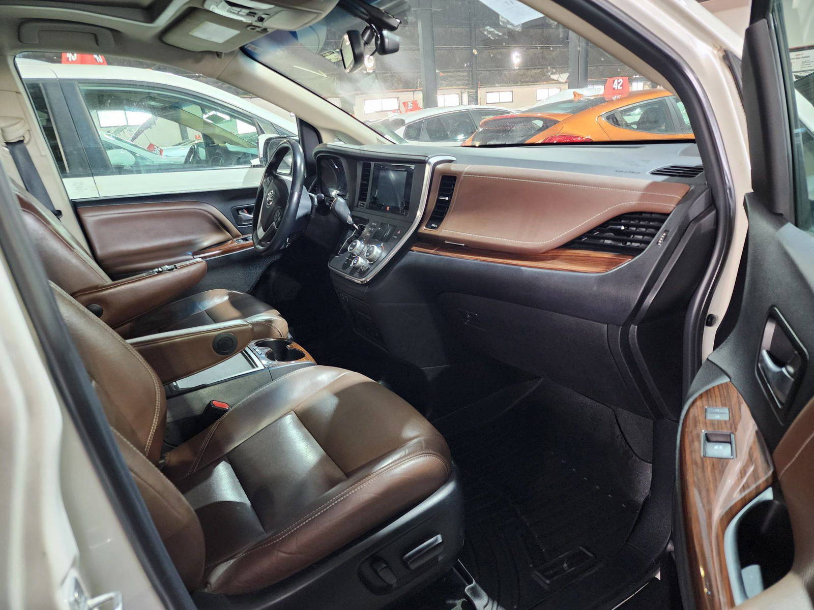 2016 TOYOTA SIENNA — 175926 KM — Lot DC1GS128918 — Ind. 12 - Marhaba Auctions Used Cars - Image 9
