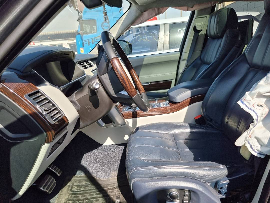 2017 LAND ROVER RANGE ROVER — 132382 Miles — Lot E2HA360806 — Main - Marhaba Auctions Used Cars - Image 11