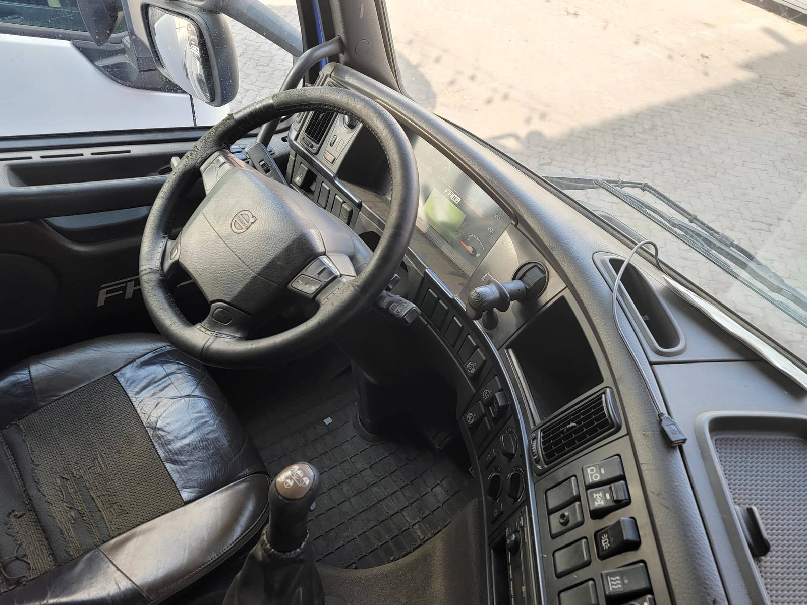 2011 VOLVO FH-Series — 666430 KM — Lot BA718263 — Main - Marhaba Auctions Used Cars - Image 8