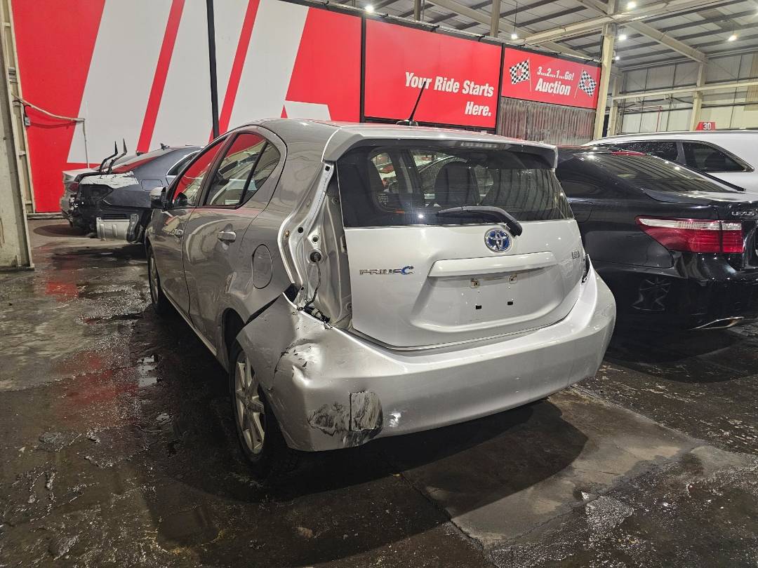 2012 TOYOTA PRIUS C — 241328 KM — Lot 68813875 — Main - Marhaba Auctions Used Cars - Image 5