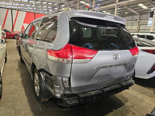 TOYOTA SIENNA