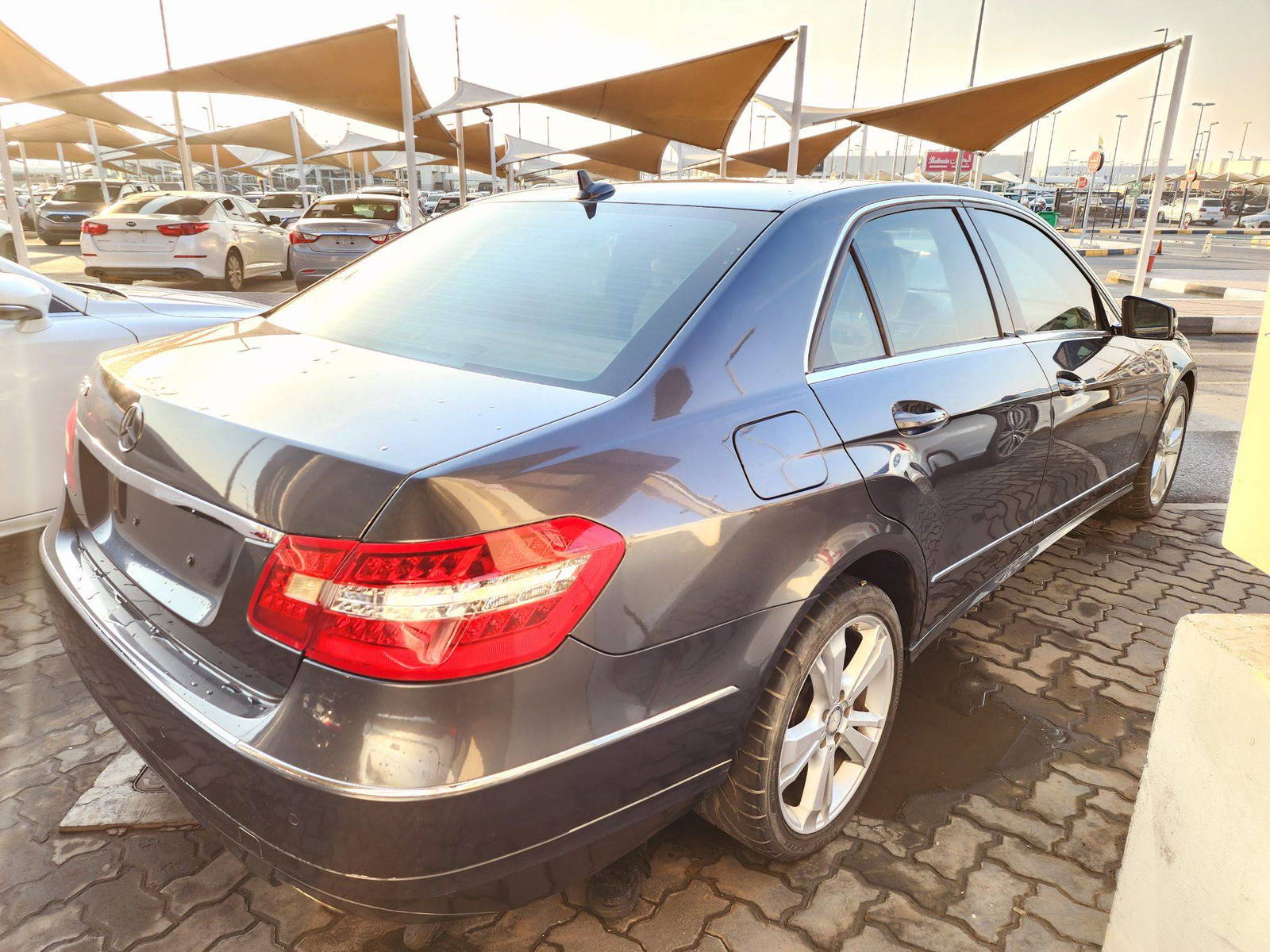 2011 MERCEDES BENZ E 350 — 334367 Miles — Lot 5BA371728 — Souq - Marhaba Auctions Used Cars - Image 4