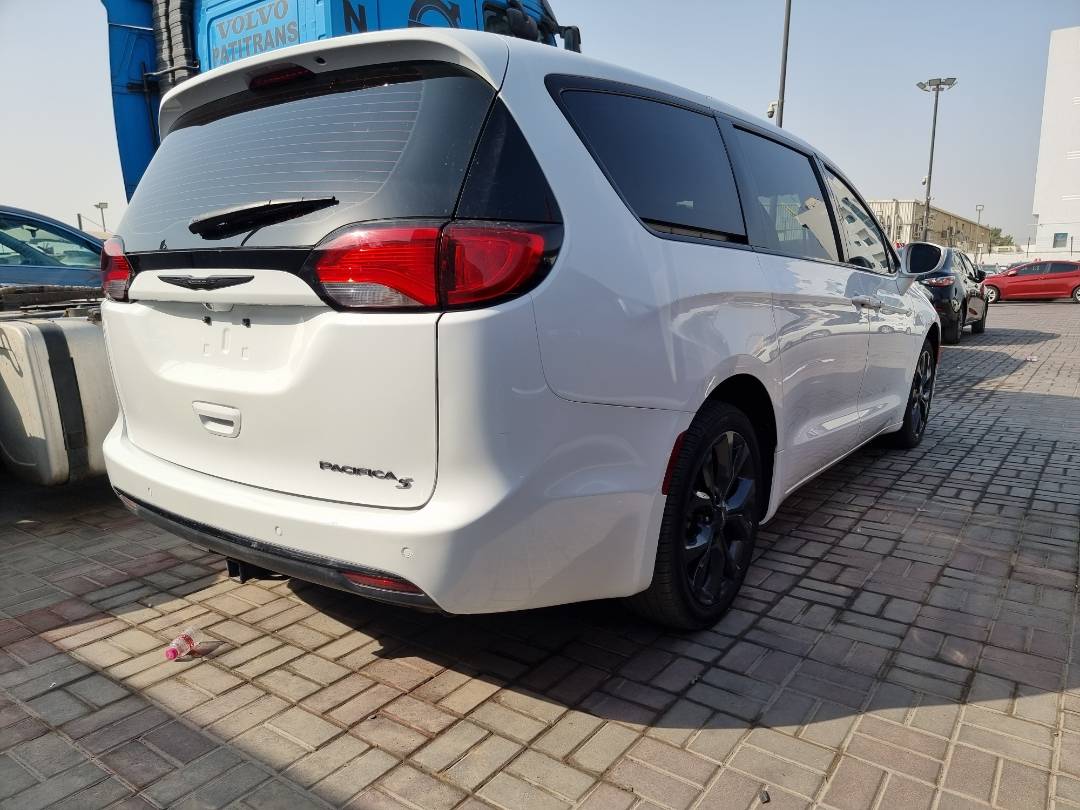 2020 CHRYSLER PACIFICA TOURING L — 101572 Miles — Lot 245943 — Ind. 12 - Marhaba Auctions Used Cars - Image 5