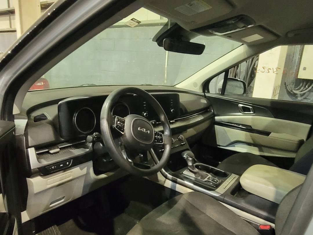 2022 KIA CARNIVAL LX — 107617 KM — Lot 12331265 — Main - Marhaba Auctions Used Cars - Image 7
