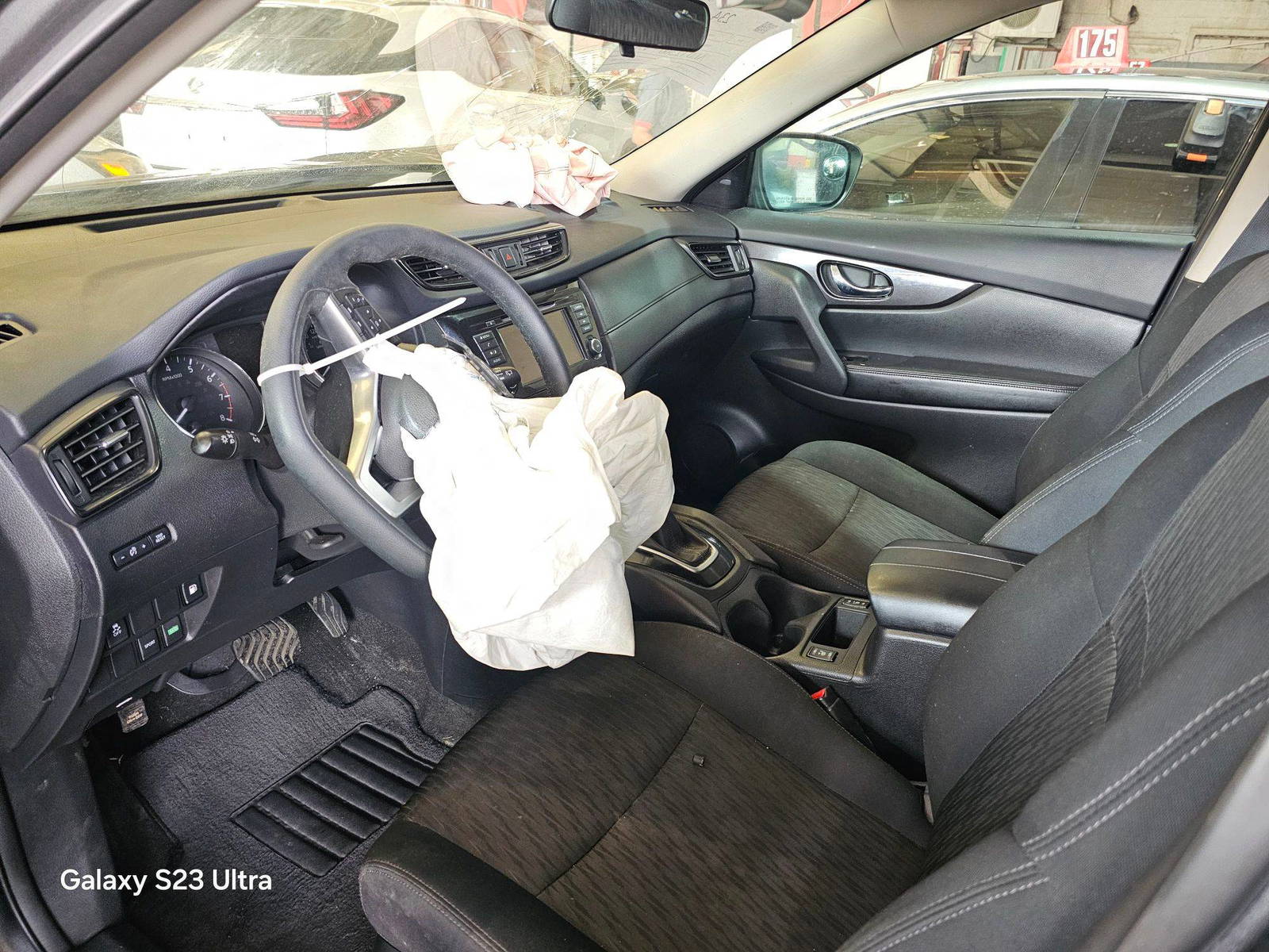 2018 NISSAN ROGUE — 156574 KM — Lot 60442215 — Main - Marhaba Auctions Used Cars - Image 8