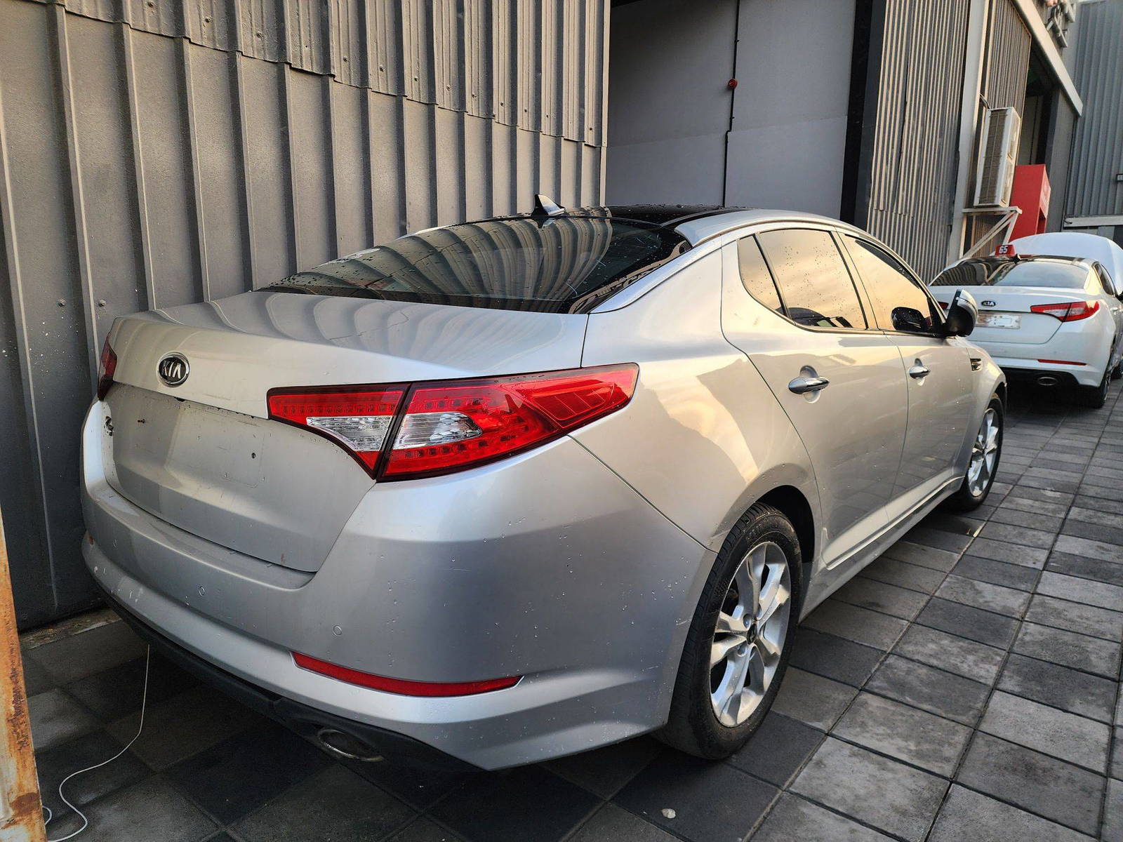 2011 KIA K5 — 77760 KM — Lot 128489 — Al Quoz - Marhaba Auctions Used Cars - Image 5