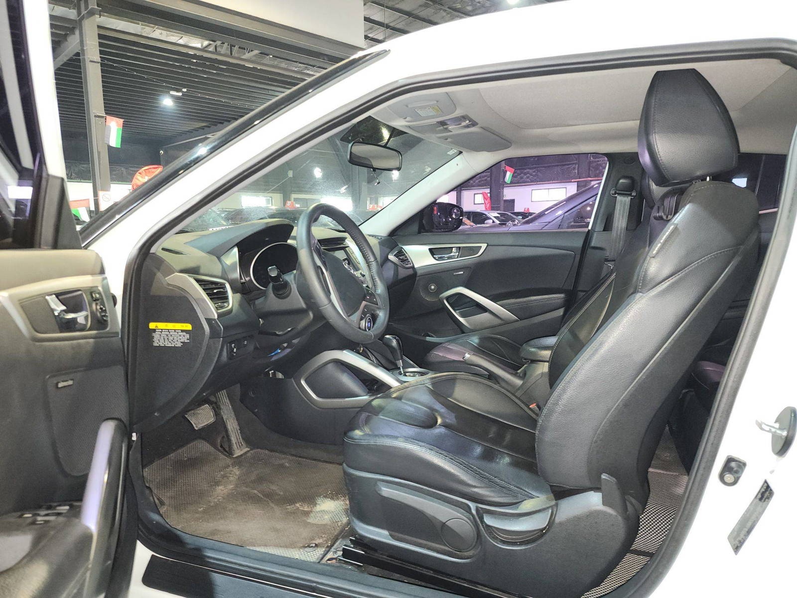 2012 HYUNDAI VELOSTER — 129083 KM — Lot 023850 — Al Quoz - Marhaba Auctions Used Cars - Image 9