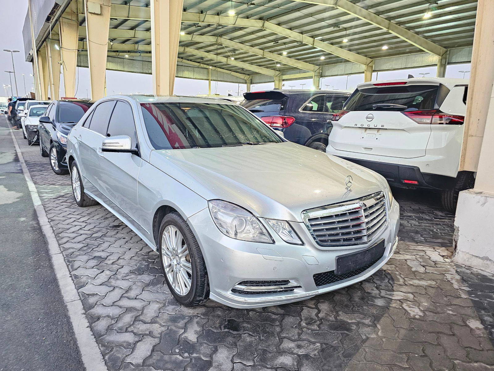 2011 MERCEDES BENZ E-300 — 209053 KM — Lot B3BA414662 — Souq - Marhaba Auctions Used Cars - Image 5
