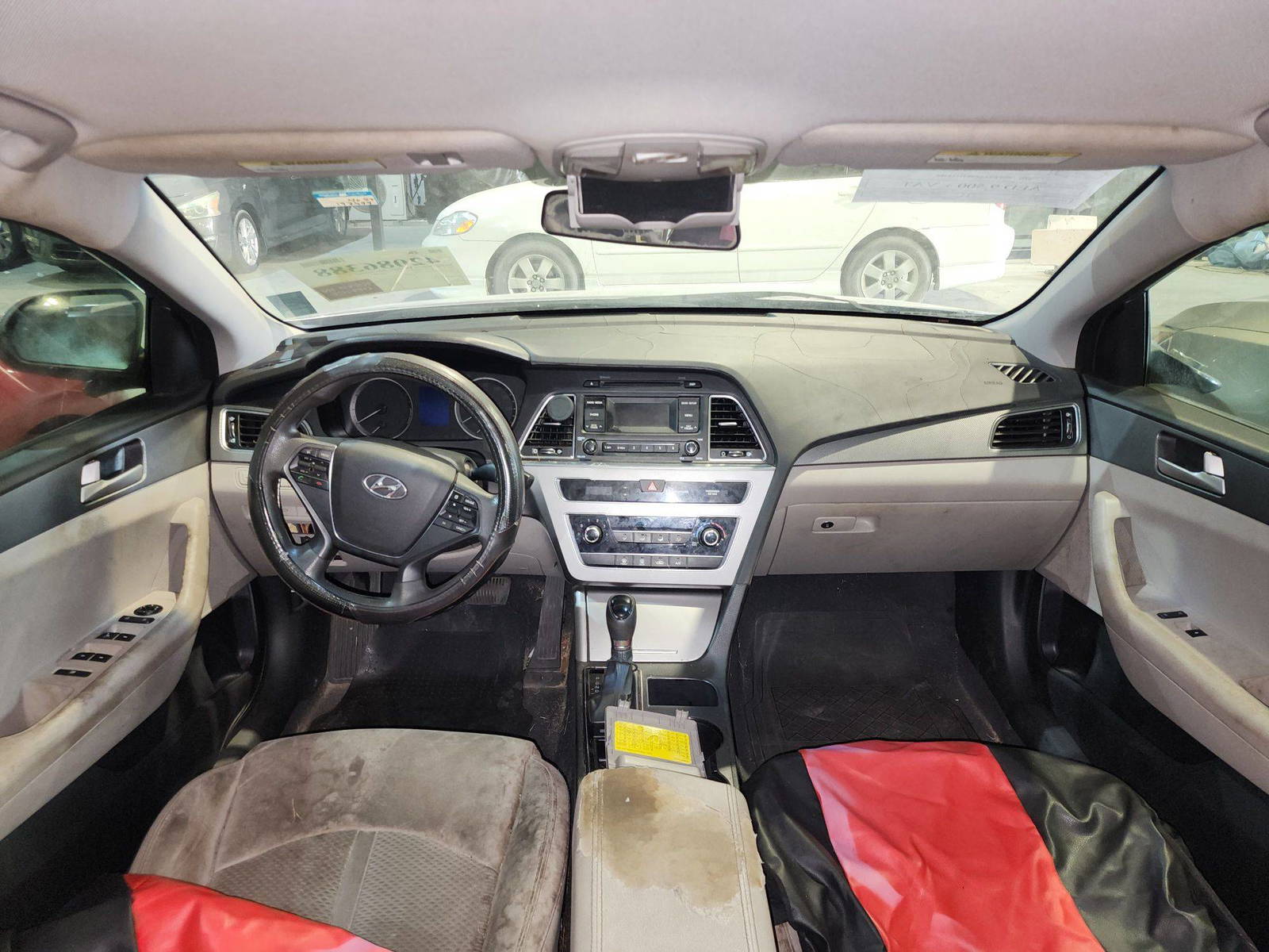 2015 HYUNDAI SONATA — 179499 Miles — Lot 118366 — Al Quoz - Marhaba Auctions Used Cars - Image 8