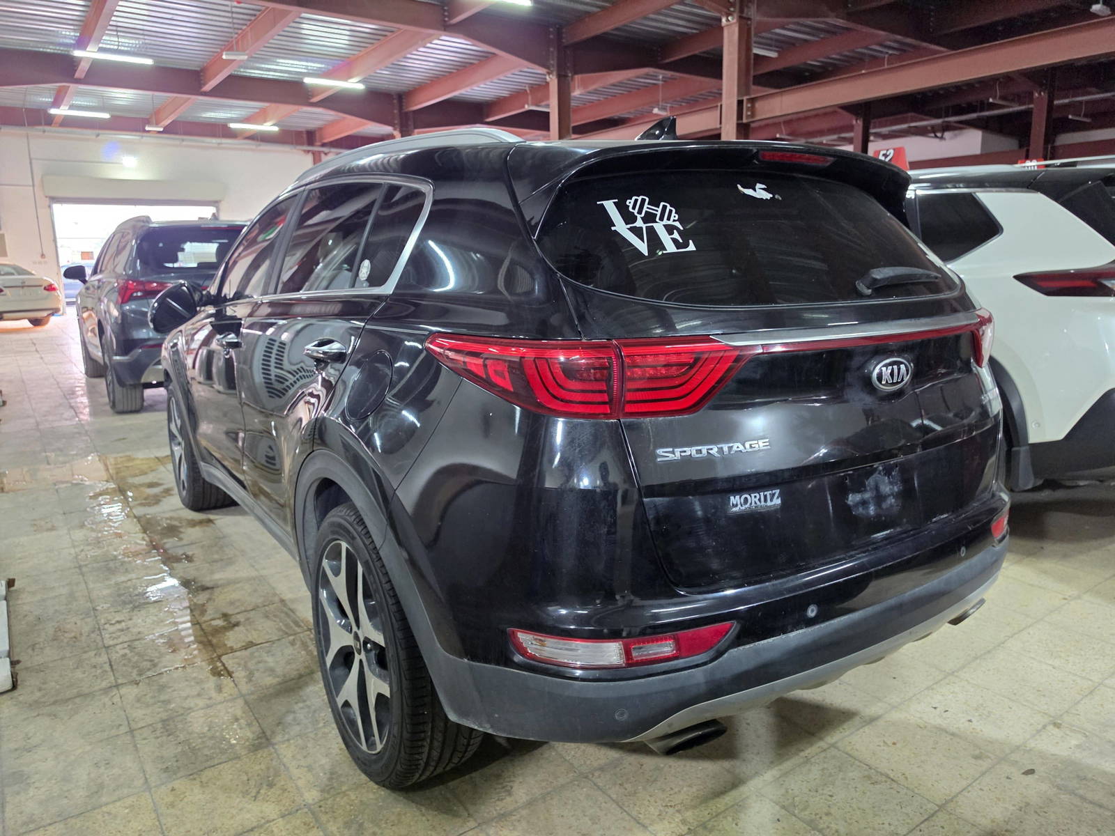 2017 KIA SPORTAGE — 121927 Miles — Lot 77515465 — Oman Yard - Marhaba Auctions Used Cars - Image 4