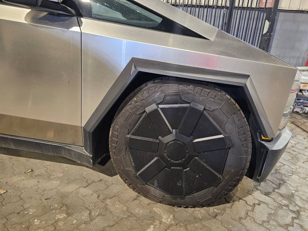 TESLA CYBERTRUCK 2025 - Marhaba Auction Used Cars - Image 8