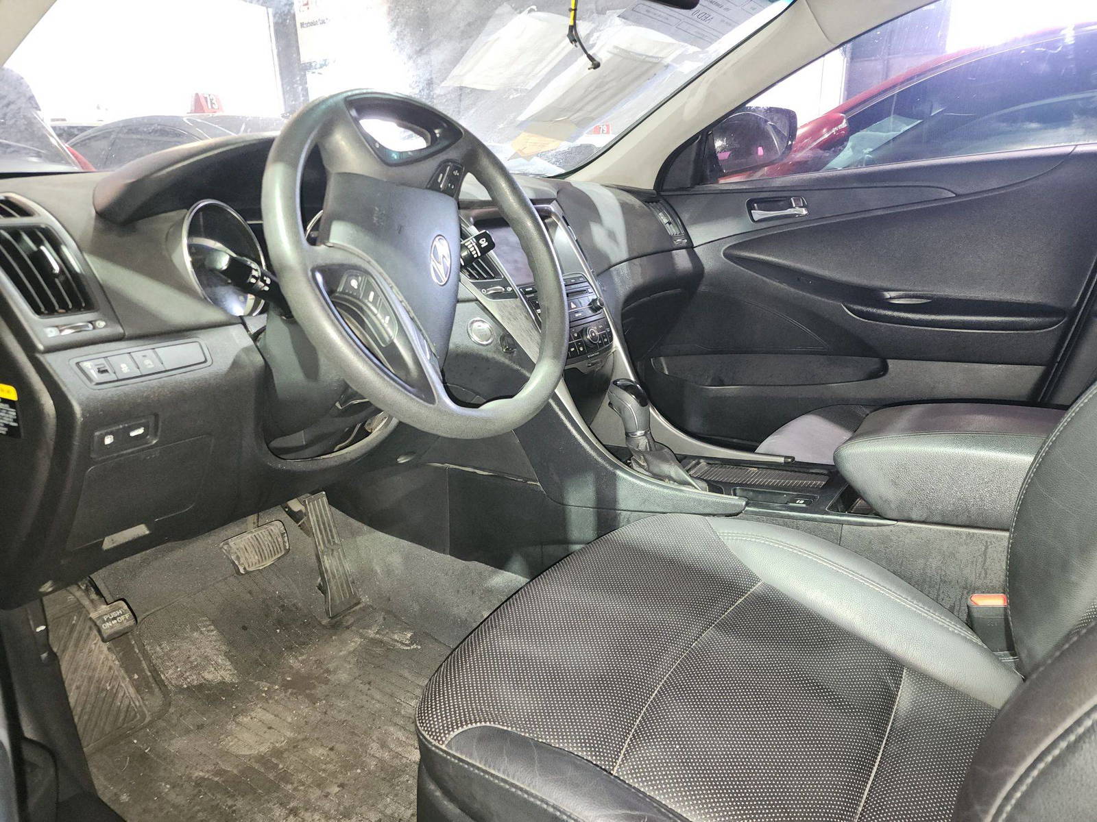 2013 HYUNDAI SONATA — 161111 KM — Lot 497532 — Al Quoz - Marhaba Auctions Used Cars - Image 9