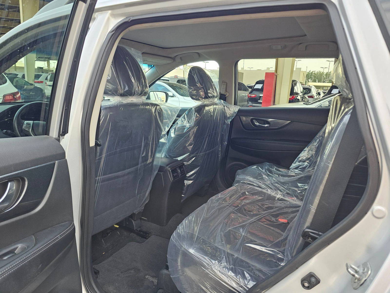 2015 NISSAN ROGUE — 231681 KM — Lot V8FC889386 — Souq - Marhaba Auctions Used Cars - Image 6