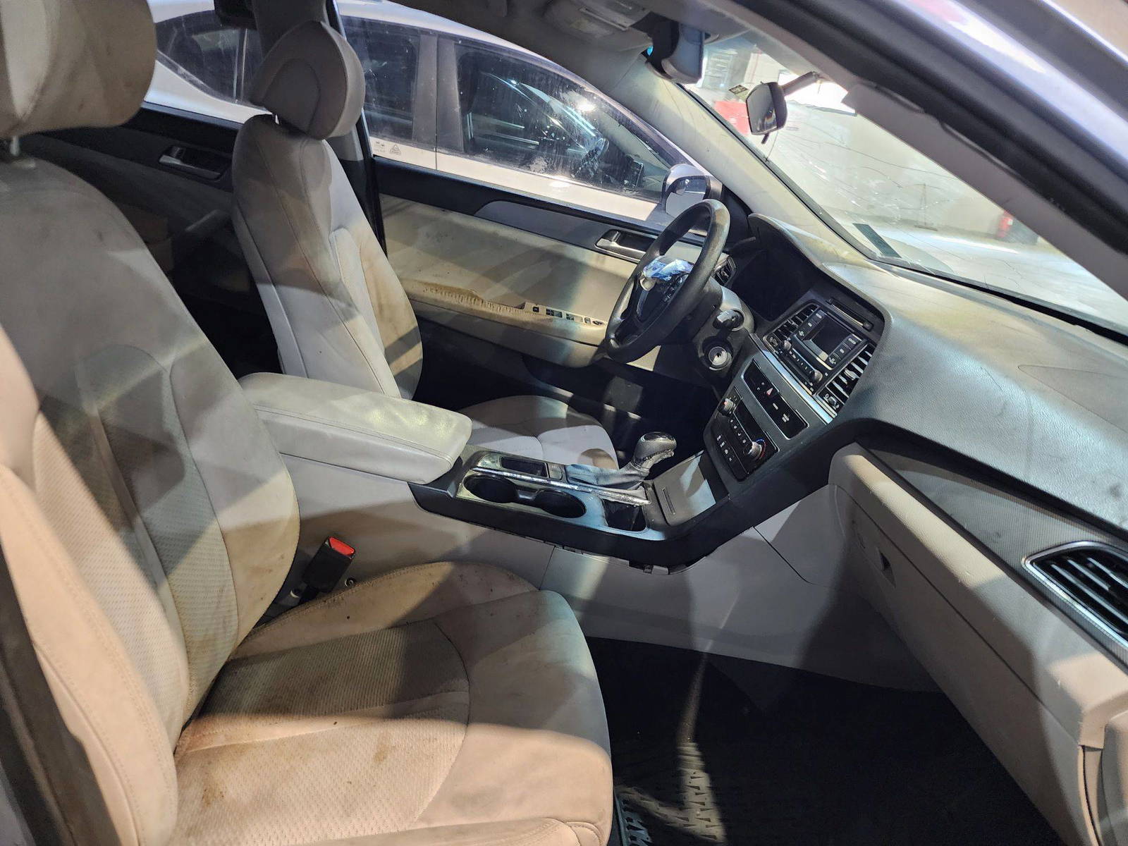 2015 HYUNDAI SONATA — 192690 Miles — Lot 215487 — Al Quoz - Marhaba Auctions Used Cars - Image 9