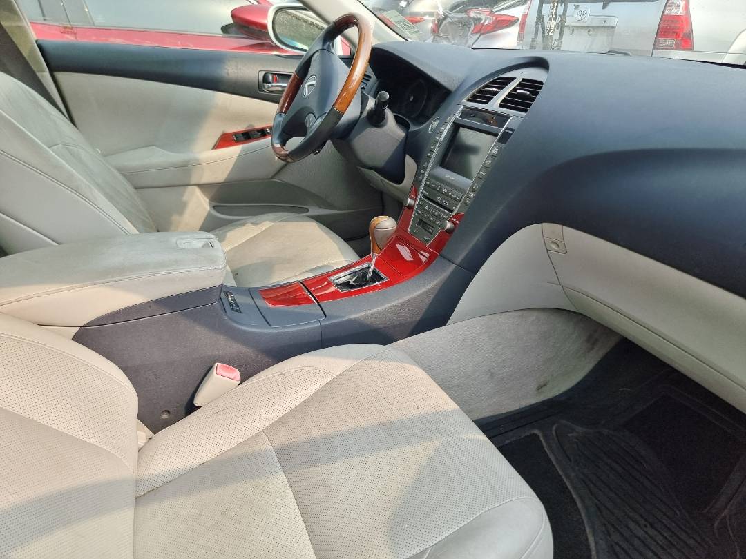 2009 LEXUS ES 350 — 184352 Miles — Lot 125487 — Souq - Marhaba Auctions Used Cars - Image 7