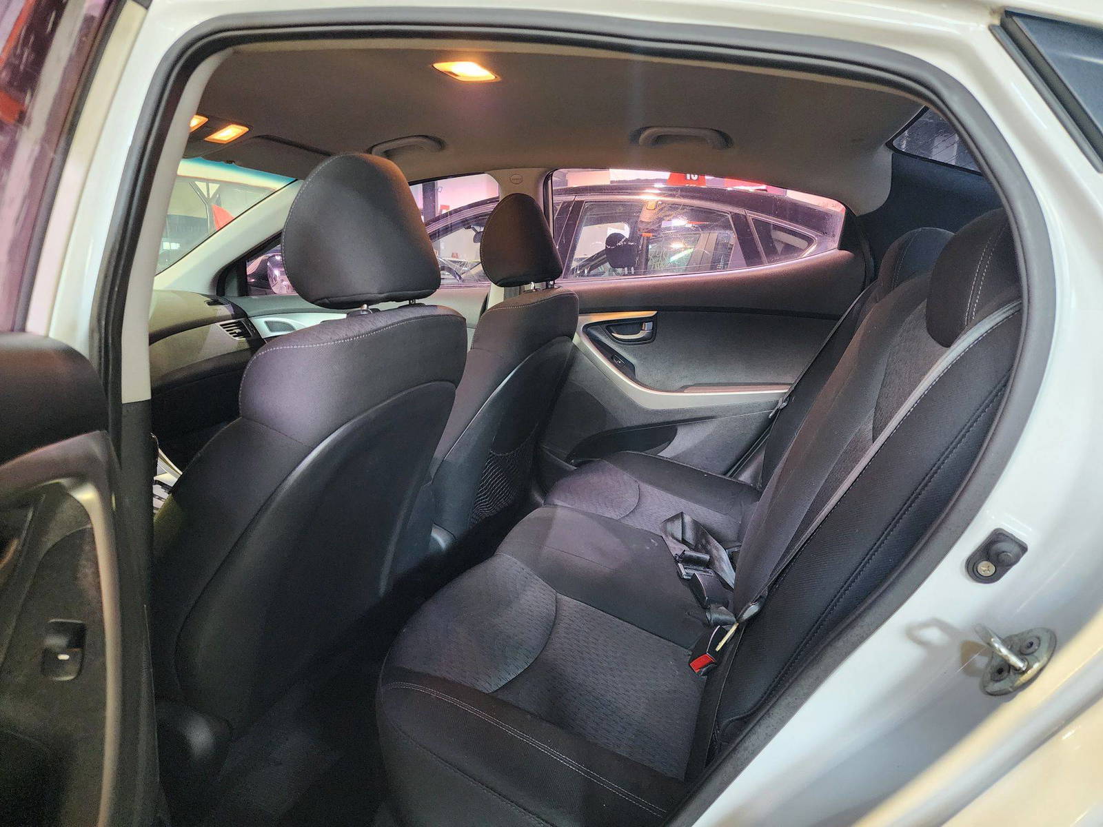 2012 HYUNDAI AVANTE — 208320 KM — Lot 210029 — Al Quoz - Marhaba Auctions Used Cars - Image 7