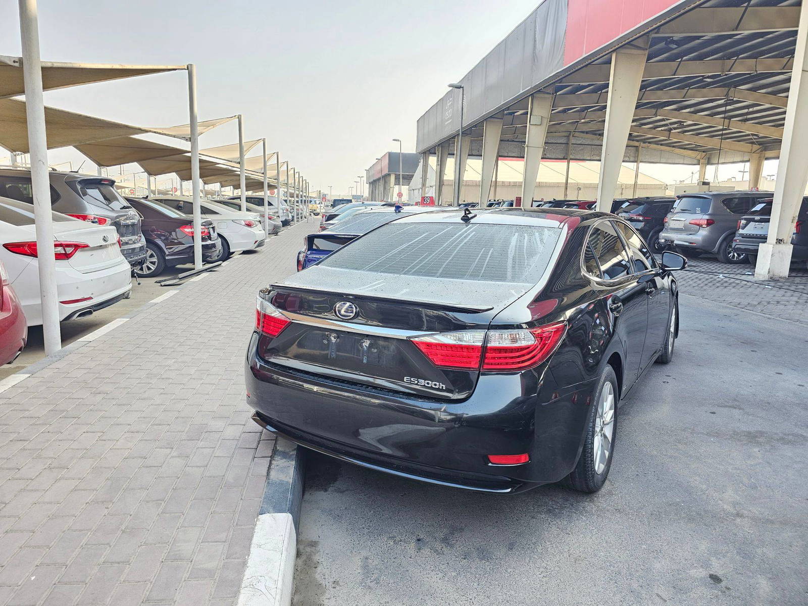 2014 LEXUS ES 300H — 199457 KM — Lot 1GGXE2043724 — Souq - Marhaba Auctions Used Cars - Image 5