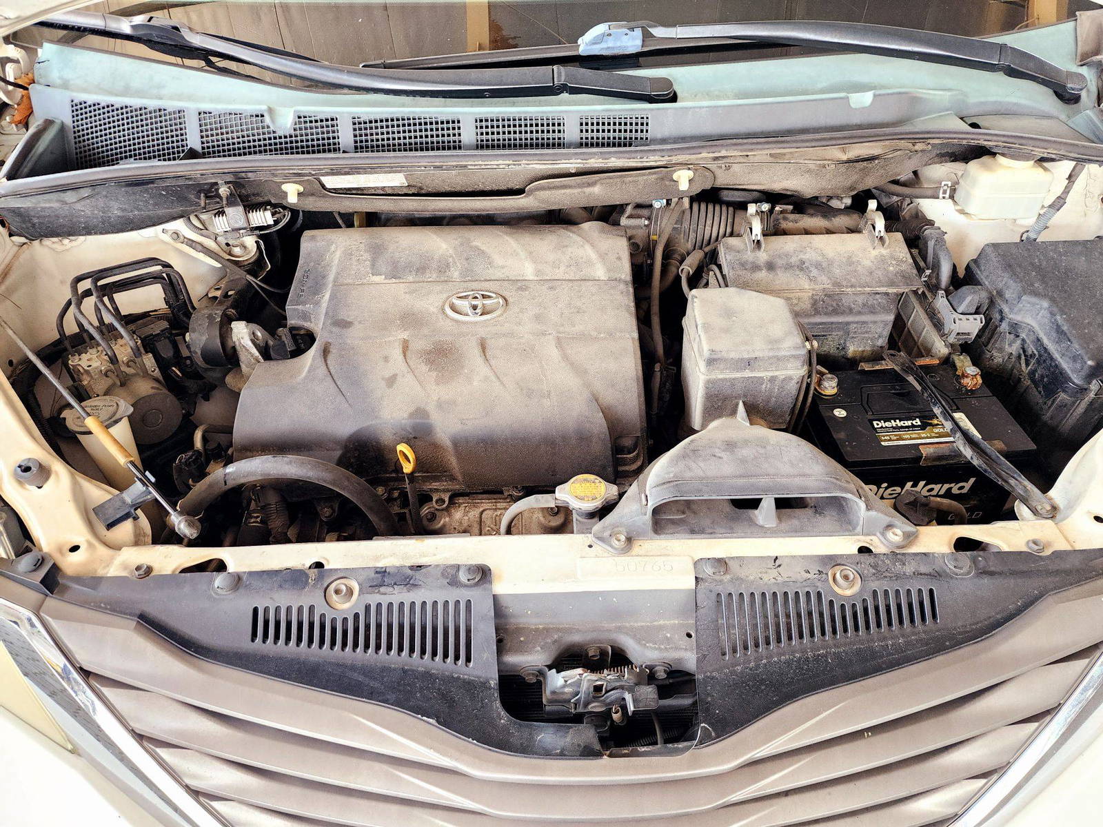 2012 TOYOTA SIENNA — 195806 Miles — Lot 5836587 — Souq - Marhaba Auctions Used Cars - Image 12