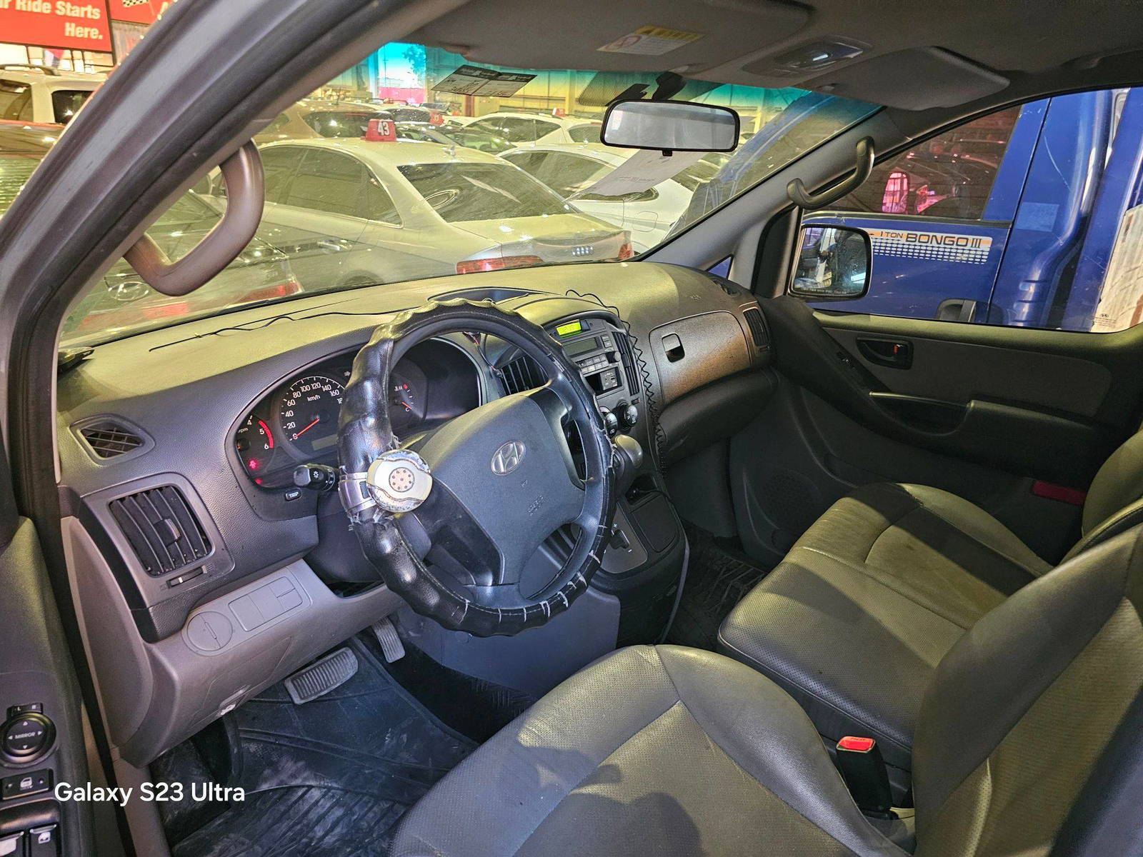 2015 HYUNDAI GRAND STAREX — 308455 KM — Lot 656472 — Main - Marhaba Auctions Used Cars - Image 10