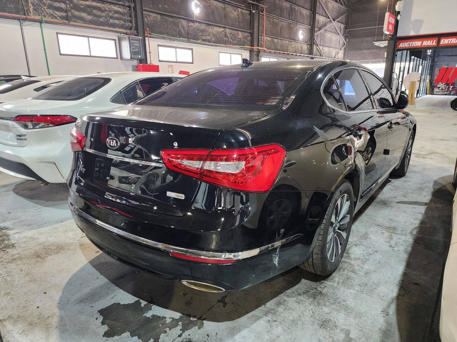 2014 KIA K7 — 211491 KM — Lot 2256 — Al Quoz - Marhaba Auctions Used Cars - Image 7