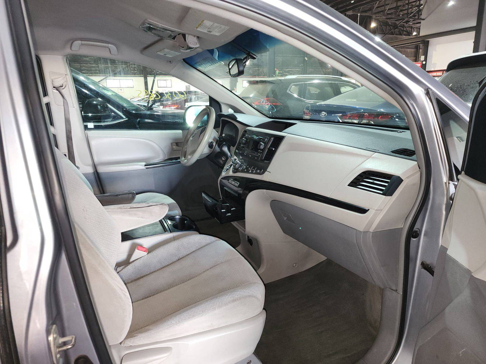 2013 TOYOTA SIENNA — 181349 Miles — Lot 281095 — Souq - Marhaba Auctions Used Cars - Image 9