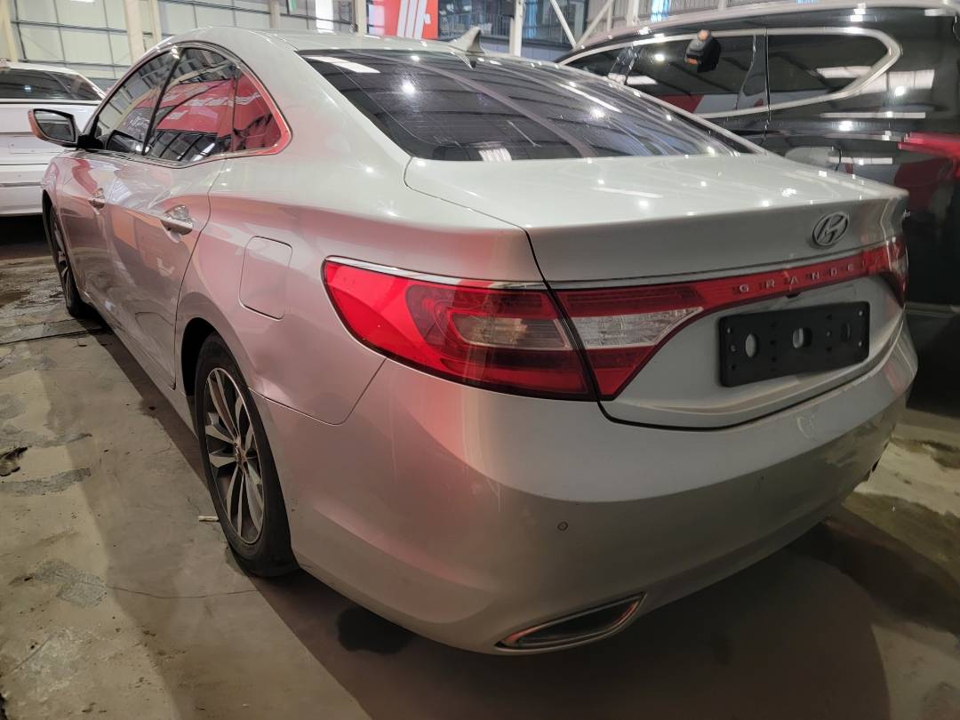 2012 HYUNDAI GRANDEUR — 198754 KM — Lot 146331 — Main - Marhaba Auctions Used Cars - Image 5