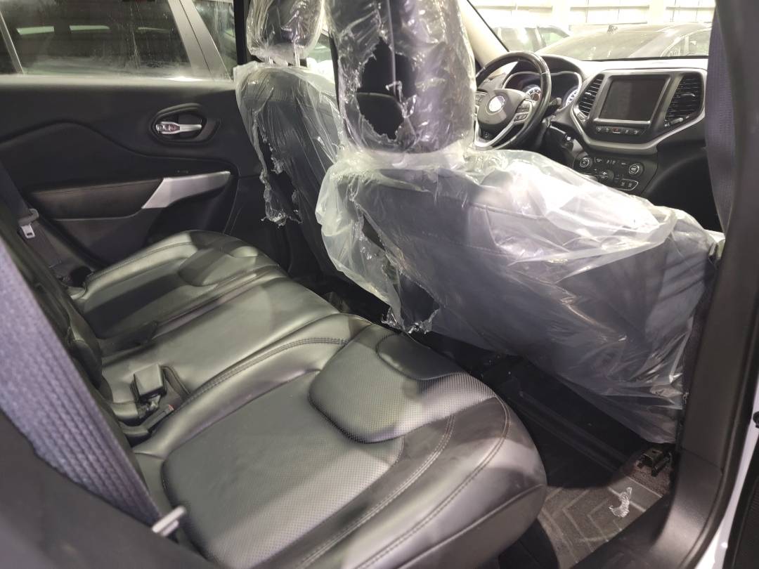 2017 JEEP CHEROKEE — 235782 KM — Lot HW598335 - Marhaba Auctions Used Cars - Image 4