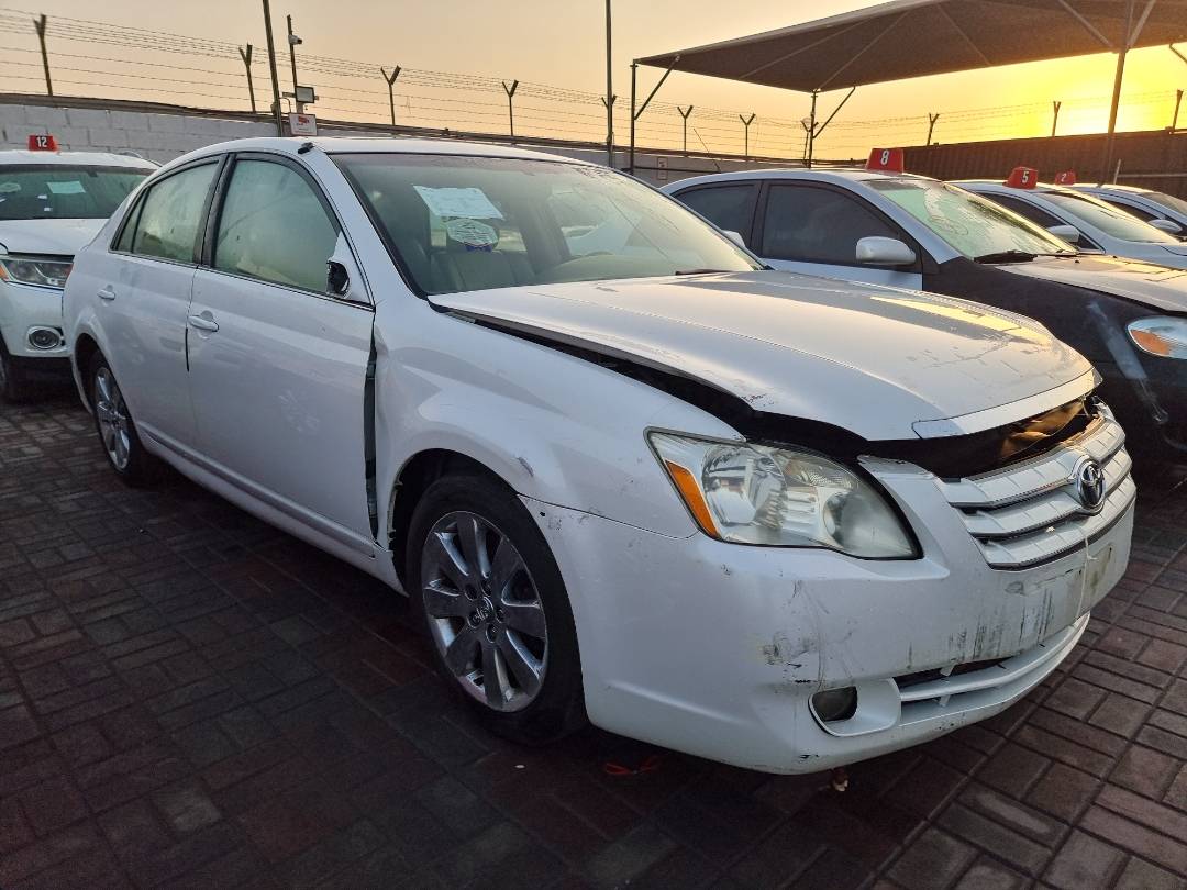 2005 TOYOTA AVALON — 191310 Miles — Lot 72432934 — Main - Marhaba Auctions Used Cars - Image 4