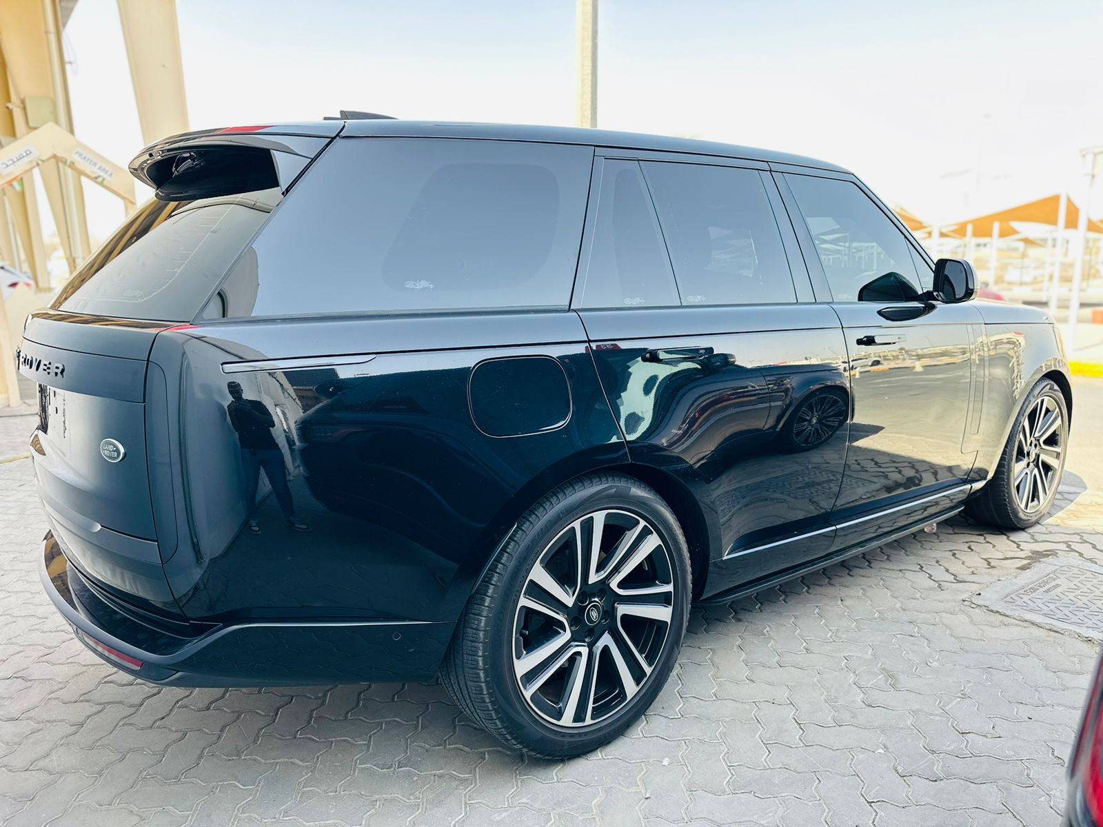 2023 LAND ROVER RANGE ROVER HSE P400 — 43860 KM — Lot 25509 — Main - Marhaba Auctions Used Cars - Image 5