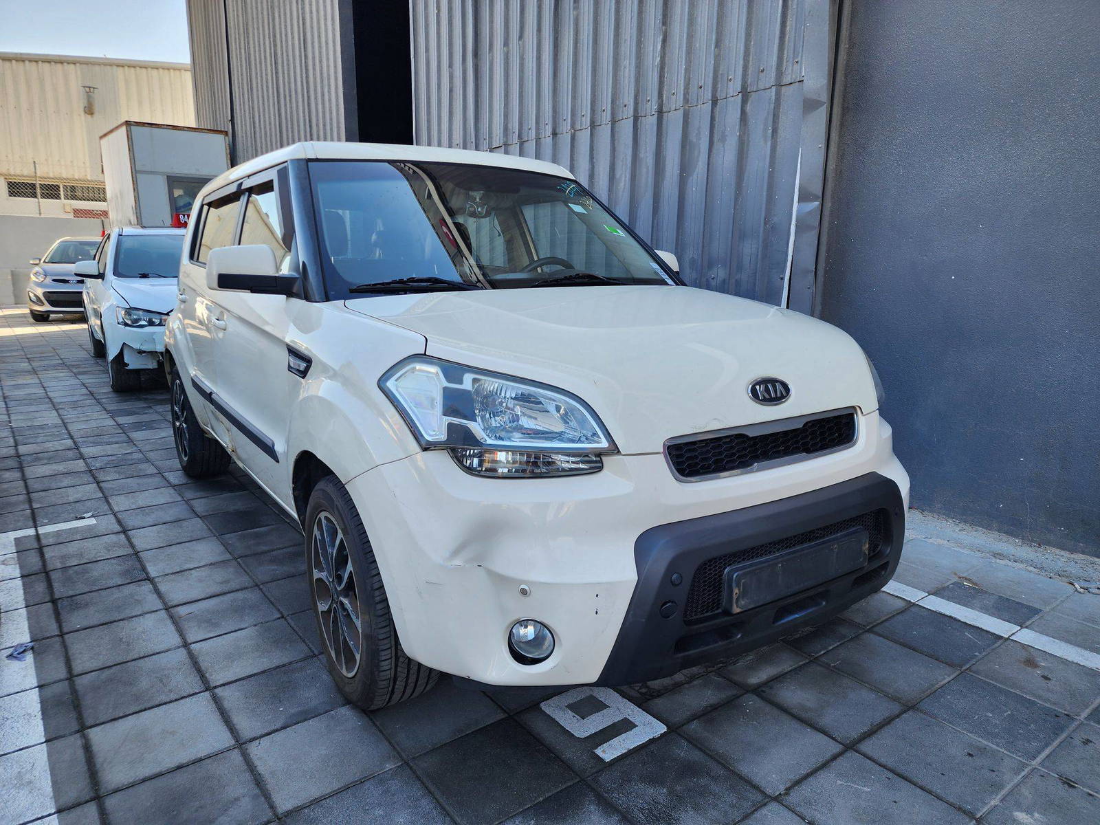 2011 KIA SOUL — 246120 KM — Lot 255511 — Souq - Marhaba Auctions Used Cars - Image 3