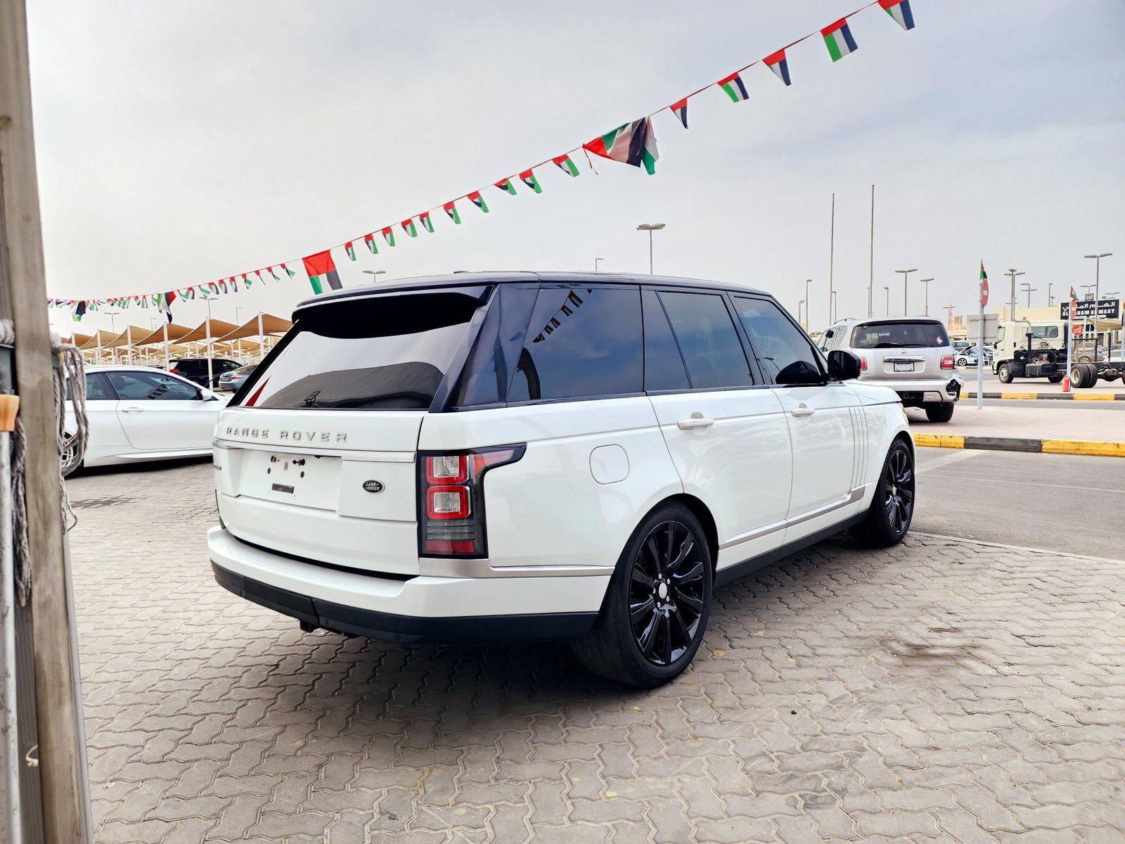 2015 LAND ROVER RANGE ROVER — 116713 KM — Lot 218648 — Souq - Marhaba Auctions Used Cars - Image 4