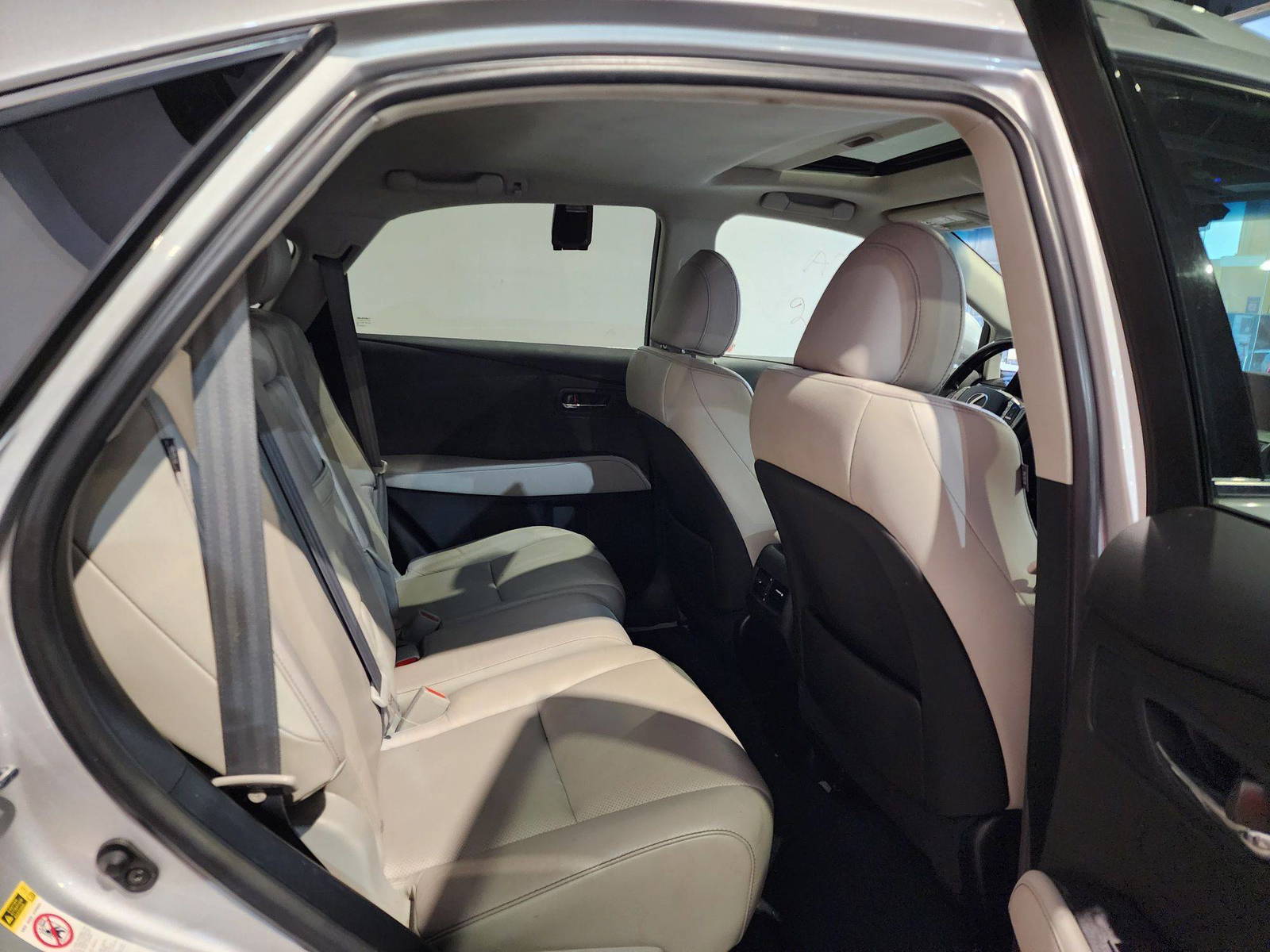 2015 LEXUS RX 350 — 176002 KM — Lot 215478 — Al Quoz - Marhaba Auctions Used Cars - Image 7