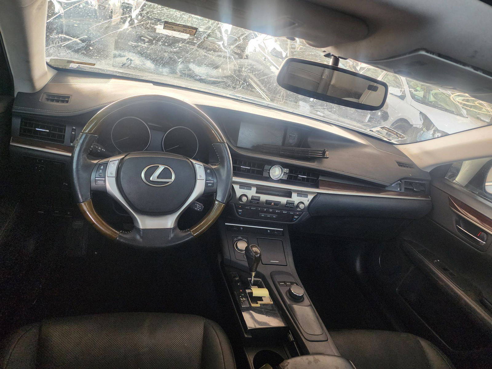 2015 LEXUS ES 350 — 97964 Miles — Lot F2172507 — Souq - Marhaba Auctions Used Cars - Image 6