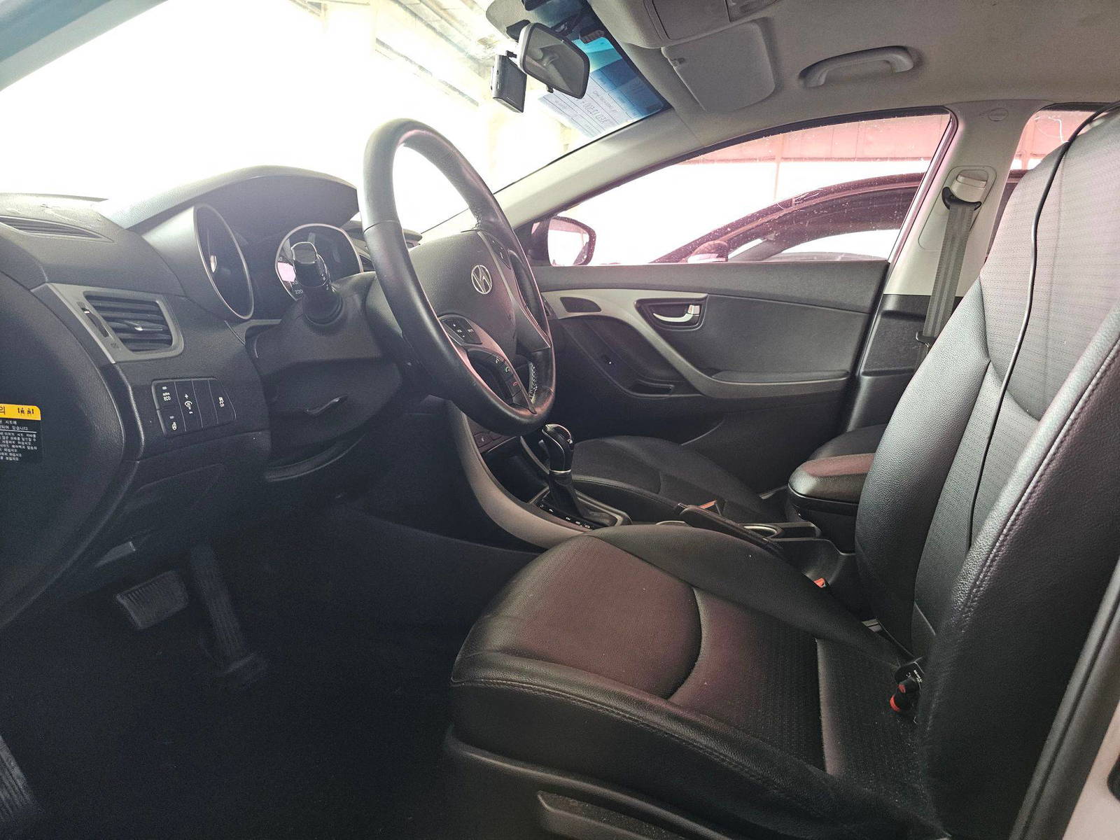 2015 HYUNDAI AVANTE — 246196 KM — Lot 466023 — Al Quoz - Marhaba Auctions Used Cars - Image 7