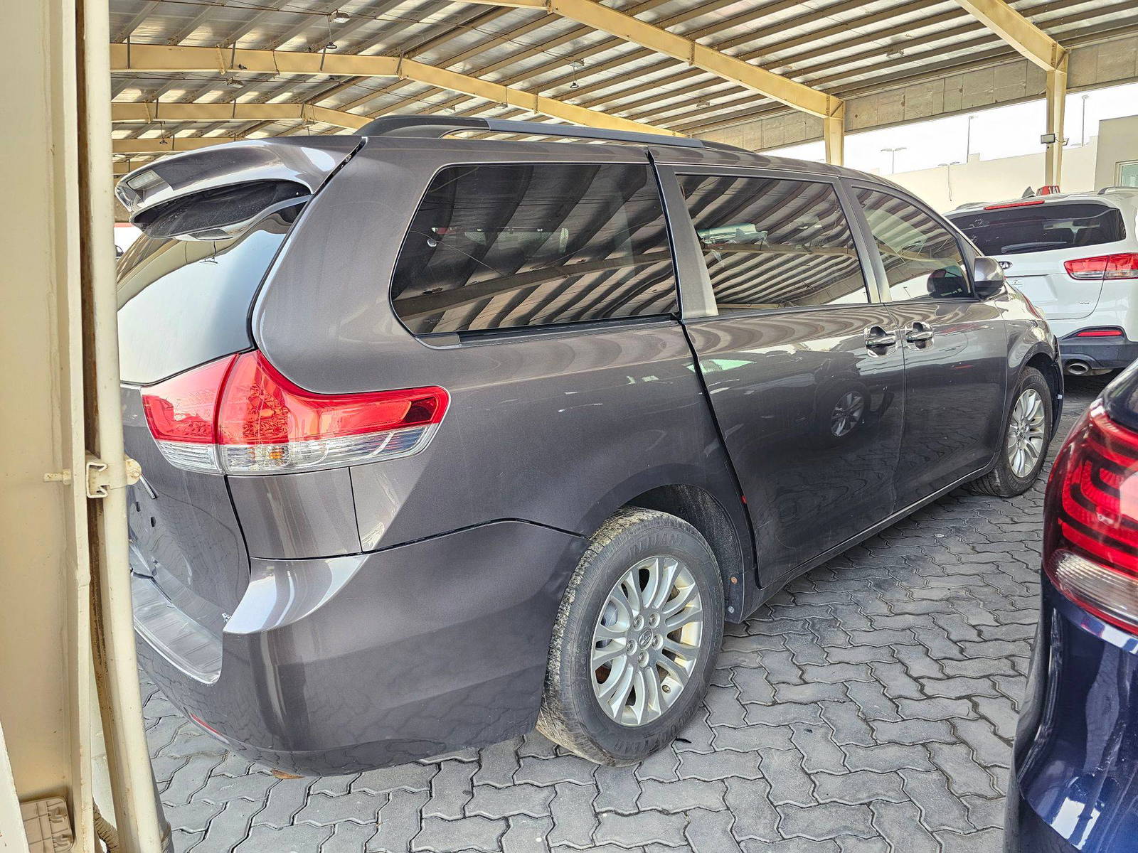 TOYOTA SIENNA 2011 - Marhaba Auction Used Cars - Image 3
