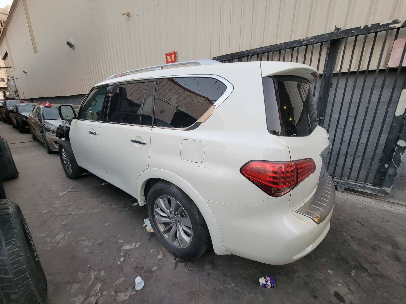 INFINITI QX80 2017 view 2