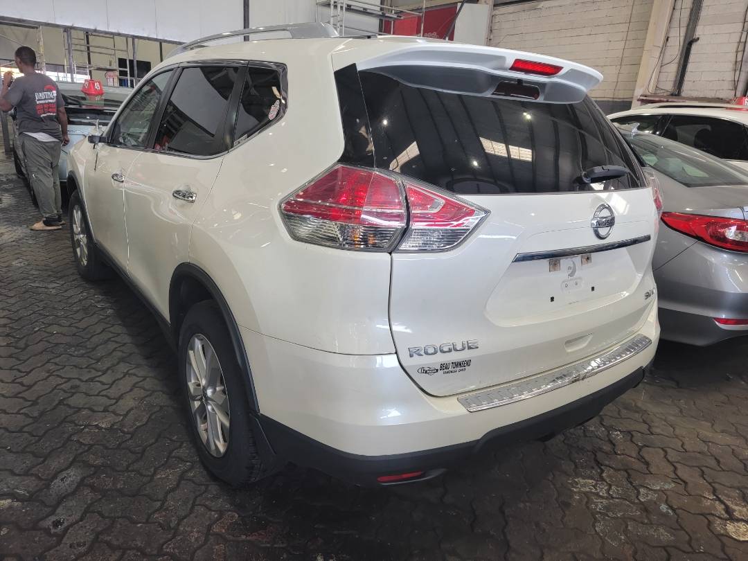 2015 NISSAN ROGUE — 224326 Miles — Lot 8FC783309 — Souq - Marhaba Auctions Used Cars - Image 3