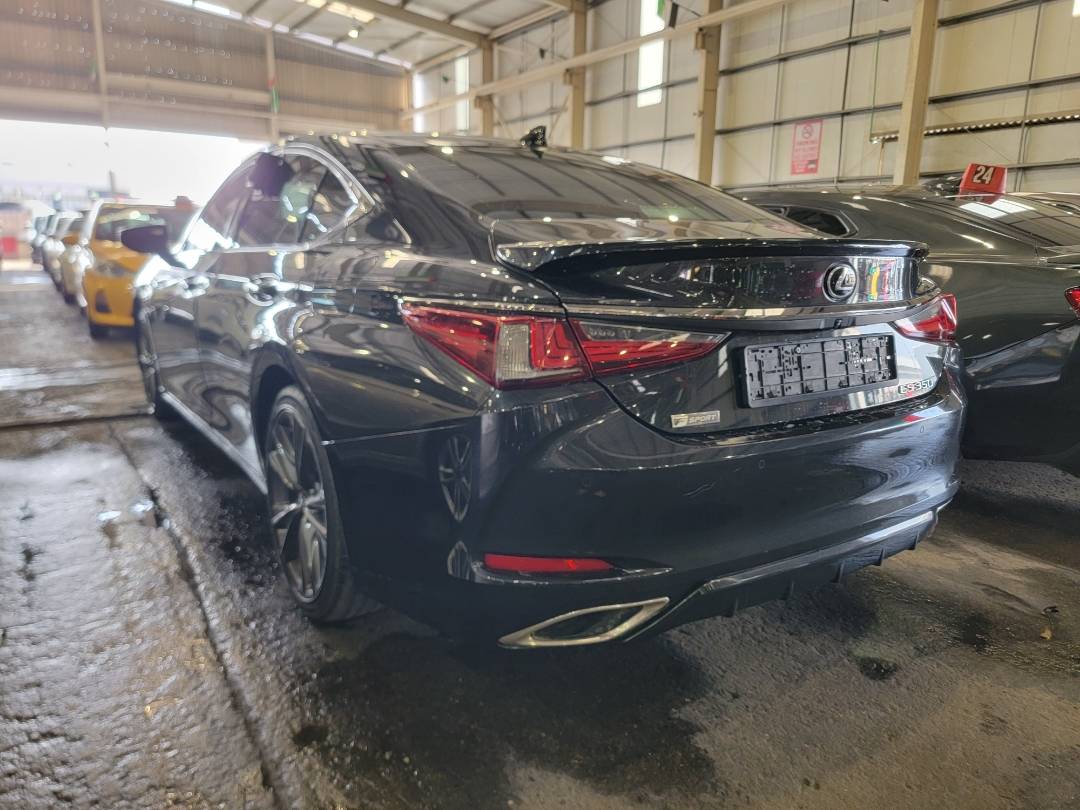 2019 LEXUS ES 350 — 24608 KM — Lot U048440 — Main - Marhaba Auctions Used Cars - Image 4