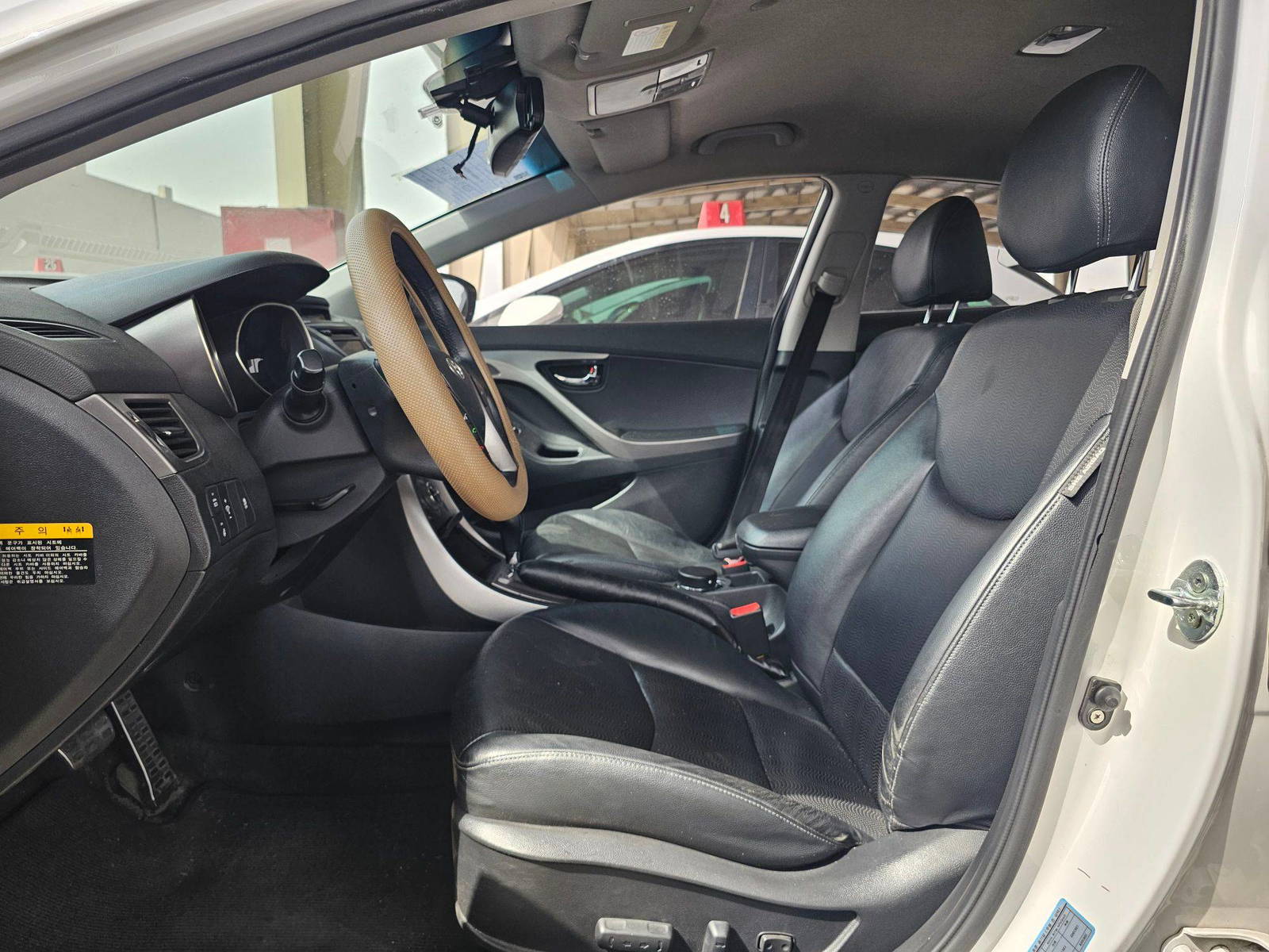 2013 HYUNDAI AVANTE — 152576 KM — Lot 640710 — Souq - Marhaba Auctions Used Cars - Image 8