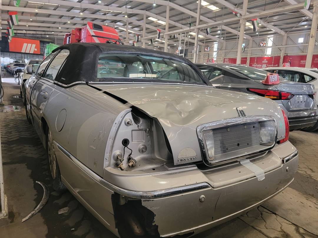 LINCOLN TOWN 2004 - Marhaba Auction Used Cars - Image 11