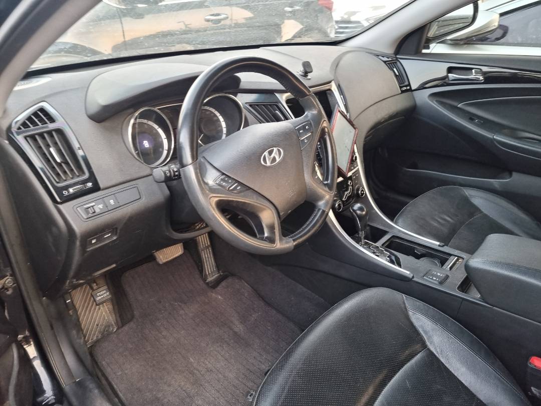 2010 HYUNDAI SONATA — 136786 KM — Lot 78658 — Main - Marhaba Auctions Used Cars - Image 6