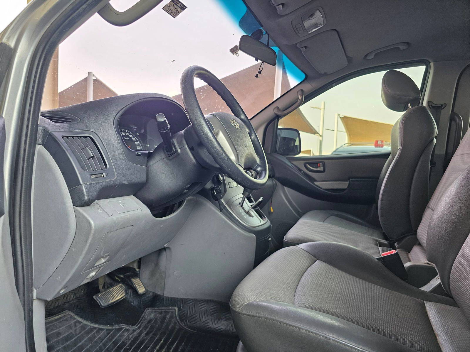 2011 HYUNDAI GRAND STAREX — 284918 KM — Lot 305221 — Souq - Marhaba Auctions Used Cars - Image 8