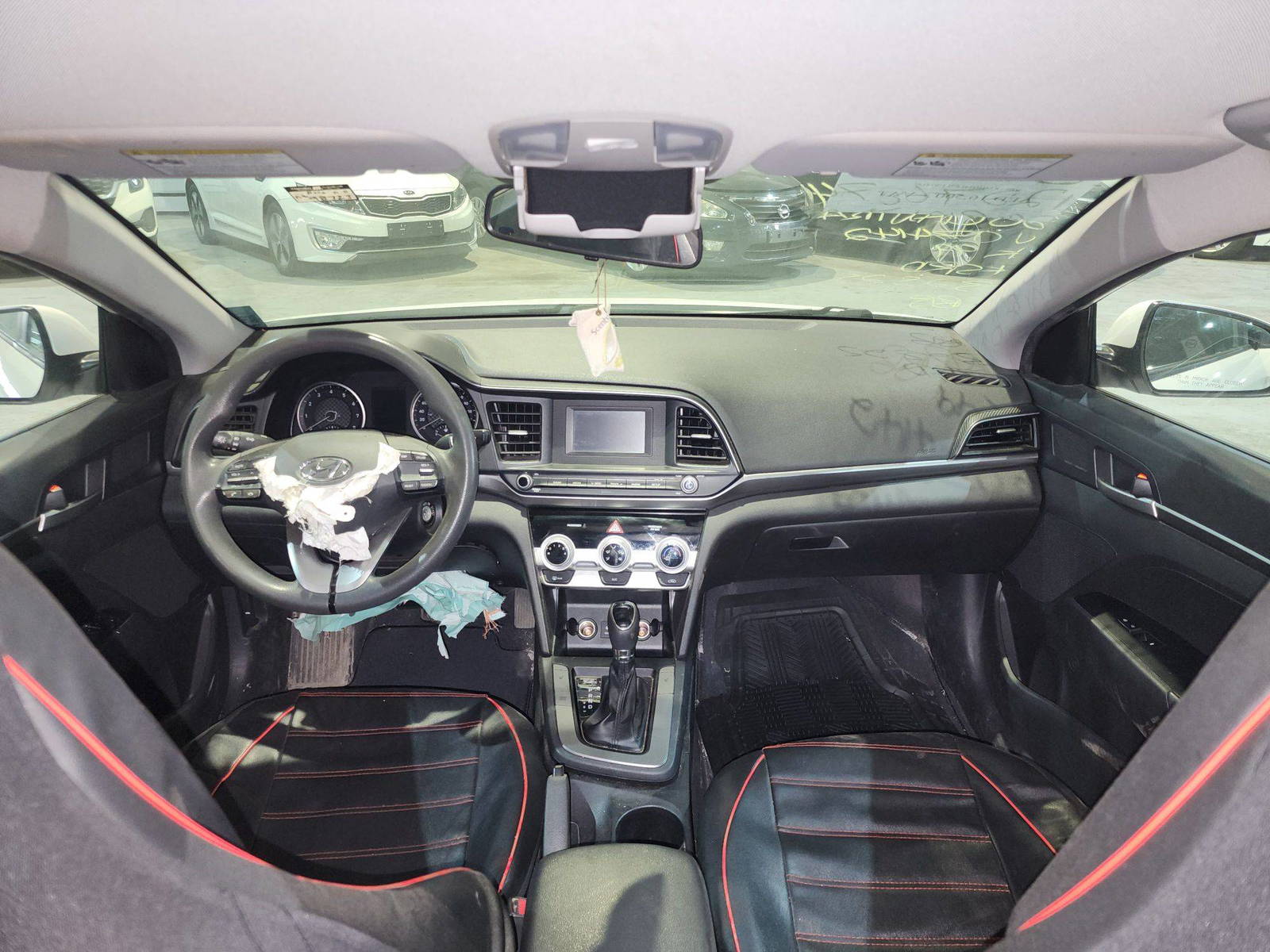 2020 HYUNDAI ELANTRA — 98723 KM — Lot LU074142 — Al Quoz - Marhaba Auctions Used Cars - Image 8