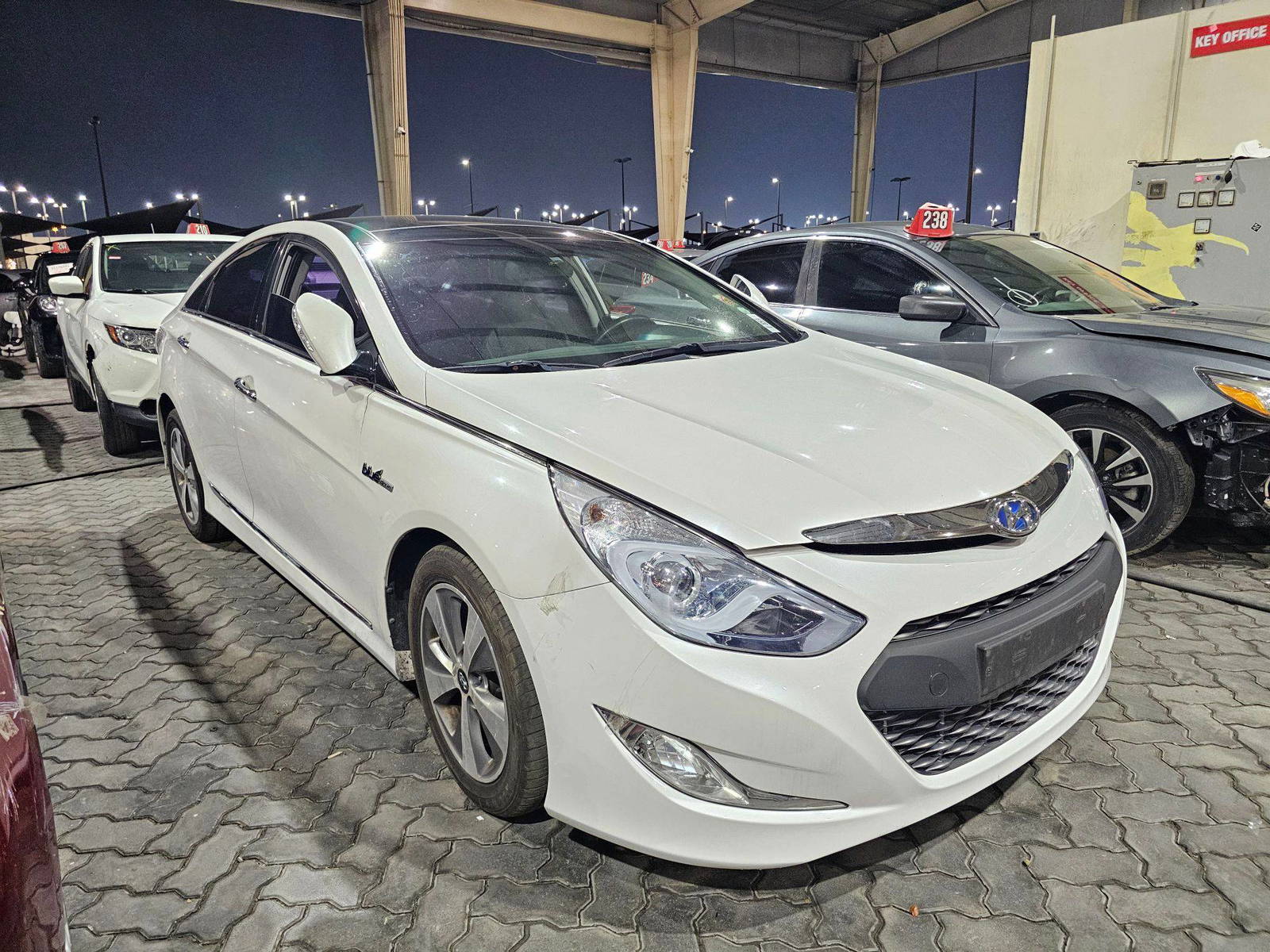 2012 HYUNDAI SONATA — 221460 KM — Lot 022376 — Souq - Marhaba Auctions Used Cars - Image 4