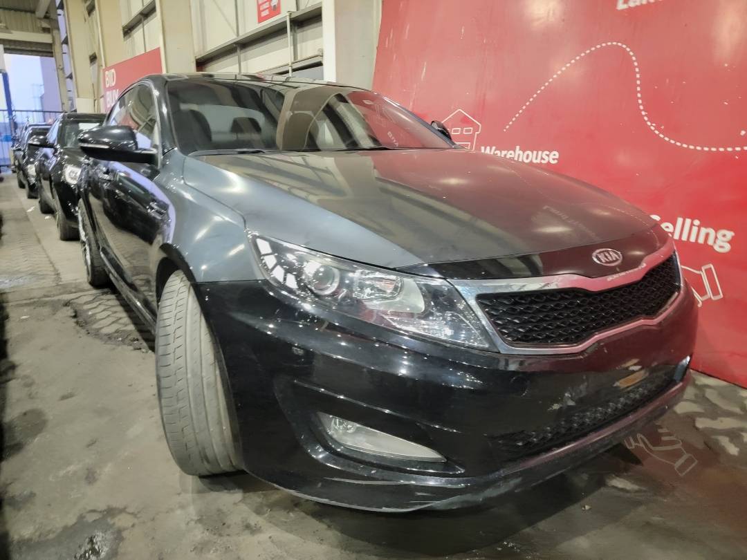 2011 KIA K5 — 112135 KM — Lot 051045 — Main - Marhaba Auctions Used Cars - Image 4