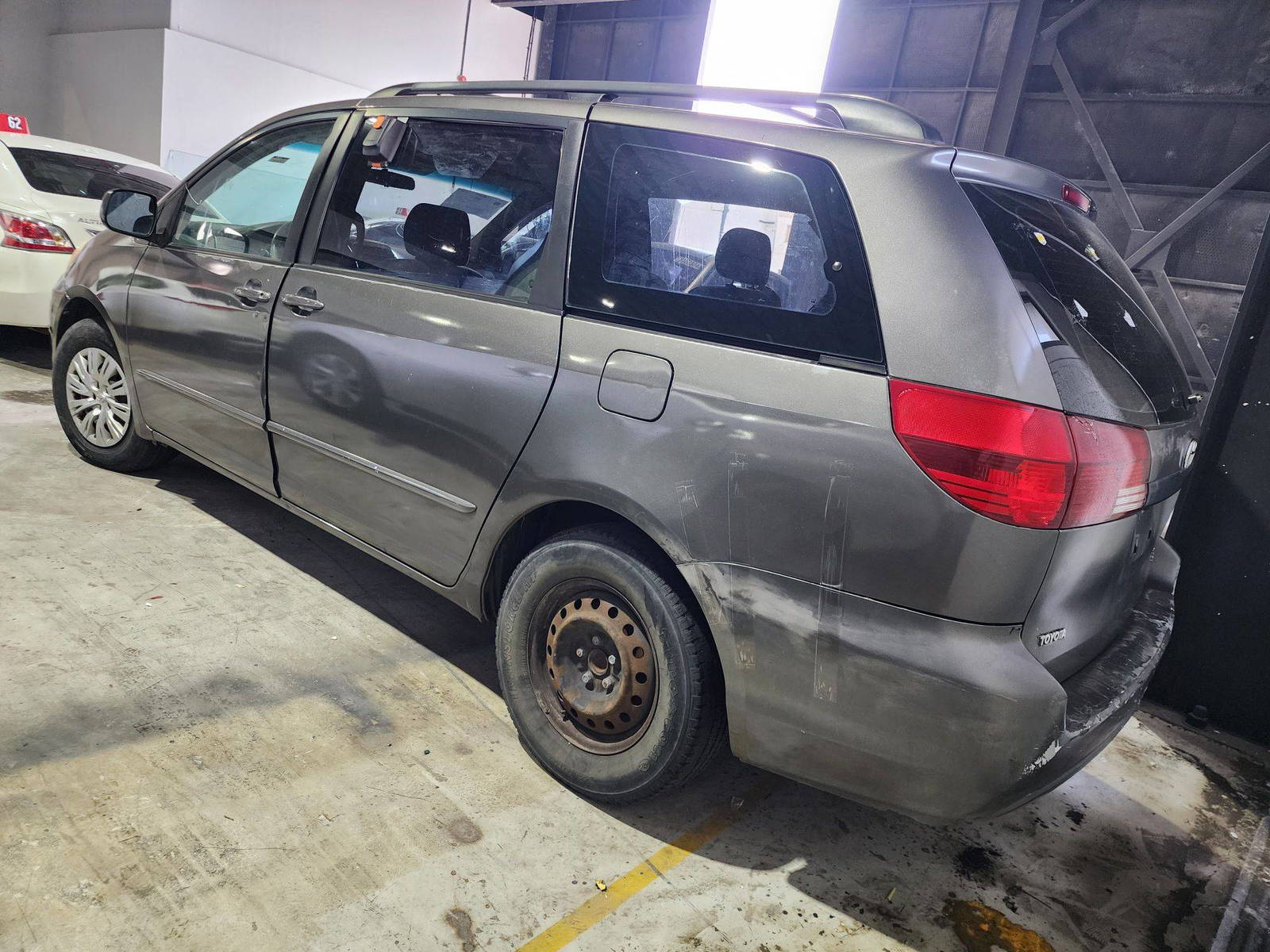 2004 TOYOTA SIENNA — 189816 Miles — Lot 58815744 — Souq - Marhaba Auctions Used Cars - Image 10